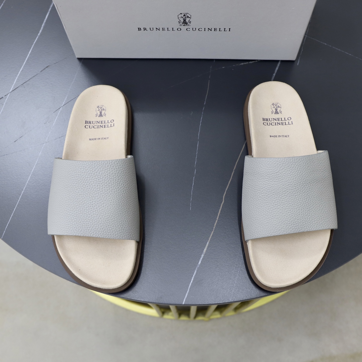 NO:853137,:♂♂♂ Brand BC code number 38–44 (customized for 45, 46) Level counter Original order Material original upper Wear-resistant, lightweight, soft and comfortable outsole Style category Summer new slippers Young and fashionable Comfortable feet Multi-color options, slippers19860909:♂♂♂ 品牌BC 码数38–44（45、46定制） 等级专柜 原单 材料原版鞋面 耐磨轻便柔软舒适大底 款式类别夏季新款拖鞋 年轻时尚 脚感舒适 颜色多色可选,,slippers,Men's shoes
