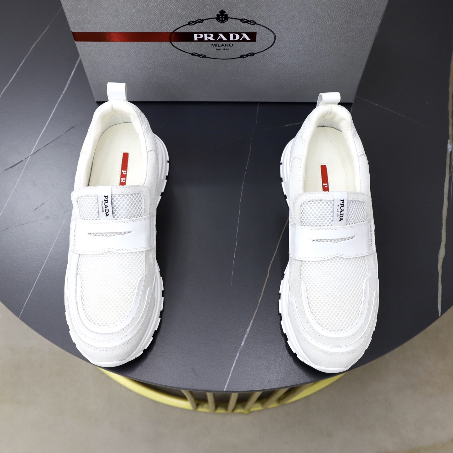 NO:853346,Top original brand PRADA (Prada) Standard men's size 38/44 (45 can be customized) Same grade as the official website Material original cowhide surface splicing Cowhide lining Original wear-resistant soft outsole Style category Casual sports shoes Young fashion European and American trends British style Color Actual picture color, prada, prada, sneakers, cowhide19860909顶级原单 品牌PRADA（普拉达） 标准码男码38/44（45可以定做） 等级官网同款 材料原版牛皮面拼接 牛皮内里 原版耐磨柔软大底 款式类别休闲运动鞋 年轻时尚 欧美潮流 英伦风格 颜色实物图片色,,prada,prada,sneakers,cowhide,Men's shoes