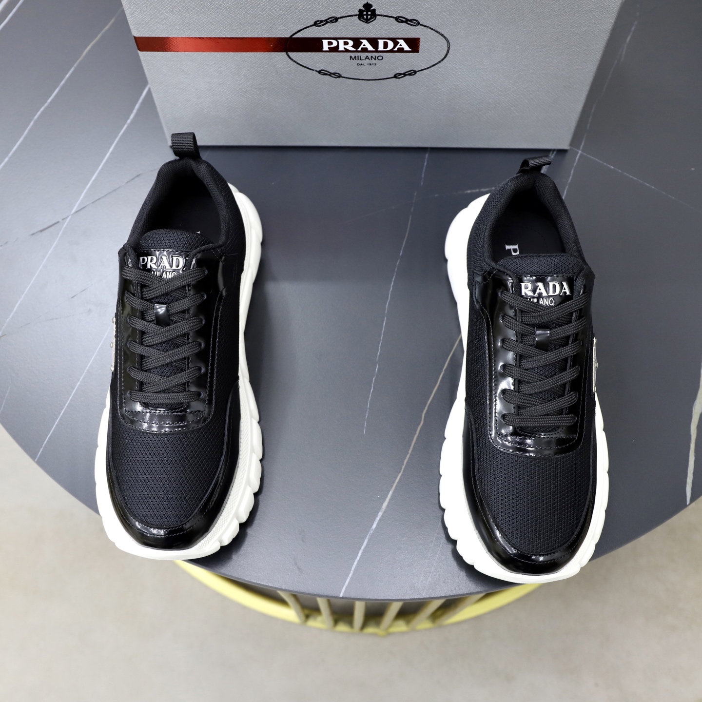 NO:853365,Top original brand PRADA (Prada) Standard male size 38/44 (45 can be customized) Same grade as the official website Material original cowhide stitching Cowhide lining Original combination two-color wear-resistant soft outsole Style category casual sports version Young fashion European and American trend British style Color actual picture color, prada, prada, cowhide19860909顶级原单 品牌PRADA（普拉达） 标准码男码38/44（45可以定做） 等级官网同款 材料原版牛皮拼接 牛皮内里 原版组合双色耐磨柔软大底 款式类别休闲运动版 年轻时尚 欧美潮流 英伦风格 颜色实物图片色,,prada,prada,cowhide,Men's shoes