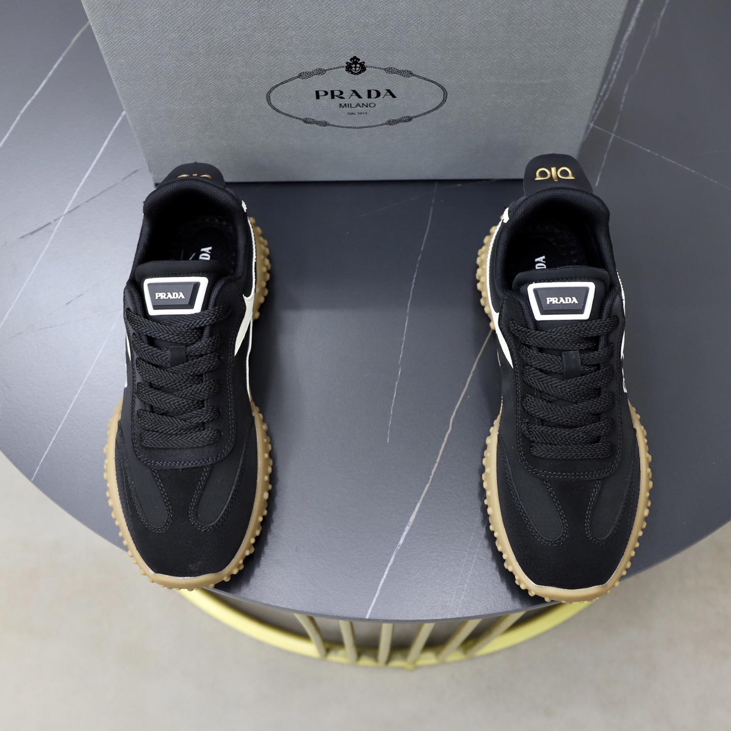 NO:854072,♂♂♂ Brand Prada Standard code 38-44 (45 customized) The same grade as the official website. Materials: original knitted fabric splicing. Comfortable and breathable lining. Original wear-resistant outsole. Style categories: men's fashionable casual shoes, running sneakers, noble luxury brand elements, top luxury, color, actual picture color, prada, sneakers19860909♂♂♂ 品牌普拉达 标准码38-44（45订做） 等级官网同款 材料原厂针织面料拼接 舒适透气内里 原厂耐磨大底 款式类别男士时尚休闲鞋 跑步 运动鞋 尊贵奢侈品大牌元素 顶级奢华 颜色实物图片色,,prada,sneakers,Men's shoes