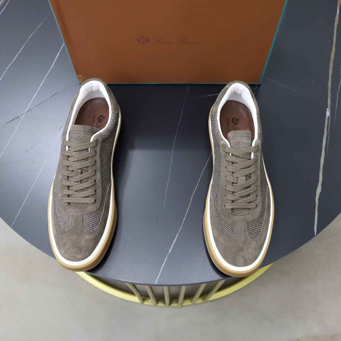 NO:854524,Loropiana LP men's shoes size; 39-44 '38, 45 customization' original cotton fabric spliced ​​with cowhide. It is really easy to wear, lazy, relaxed, casual, perfect comfort, and there are many color choices, and they all look good with clothes. Is it true that Loropiana can bring social value?  “Loropiana is the best thing money can buy”,,loro piana,loro piana,cowhide19860909Loropiana 诺悠翩雅 LP男鞋 size ；39-44 「38、45定制」原厂棉布面料拼接牛皮 真的特别好穿,慵懒、松弛、随性,舒适度满分, 并且颜色的选择很多,搭配衣服也都很好看 都说 Loropiana能带来社交价值是真的吗？ “Loropiana 是能用钱买到的最好的东西”,,loro piana,loro piana,cowhide,Men's shoes
