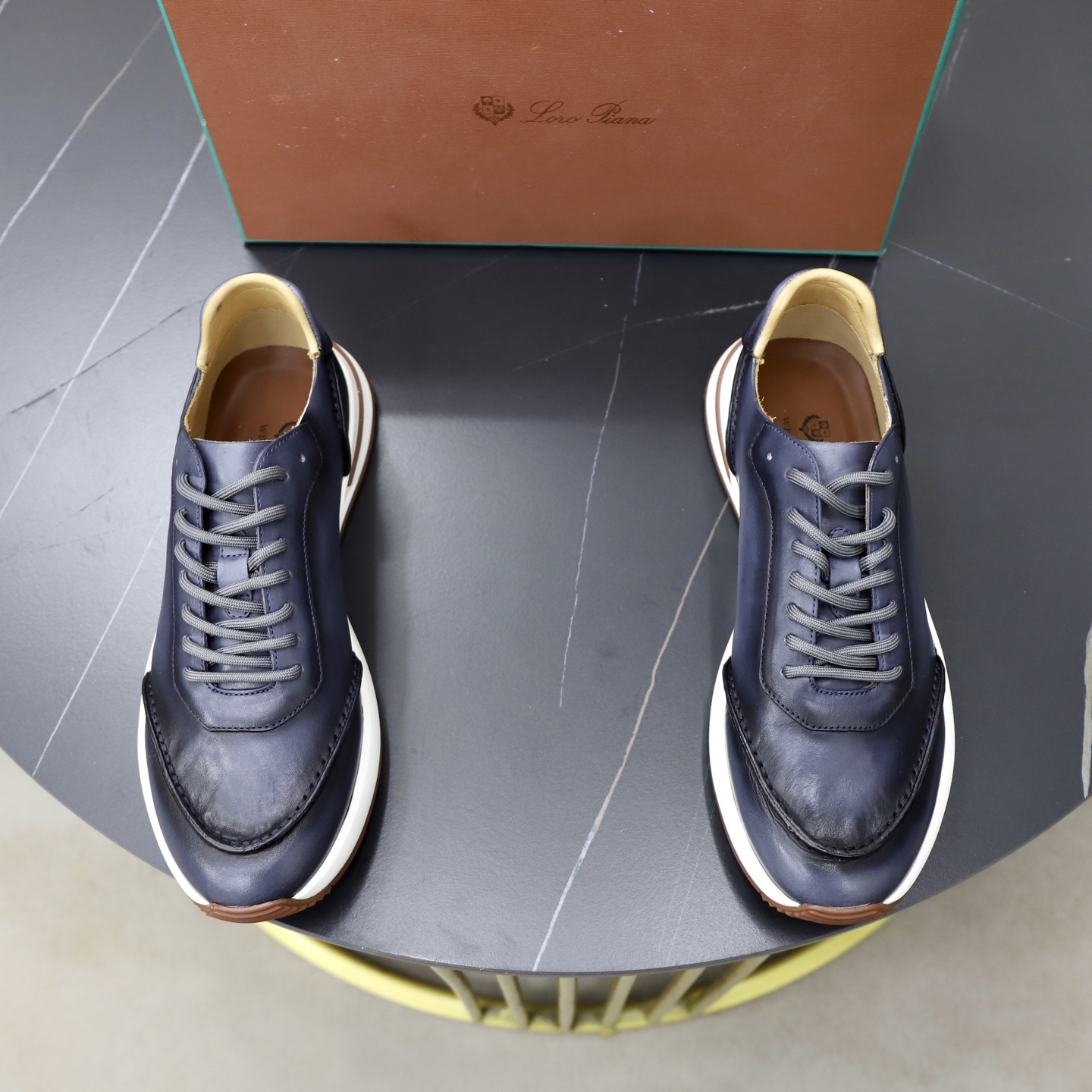 NO:854538,【】LP classic loafers, an Italian treasure brand. Only after wearing them do we know that we can’t live up to our feet. The uppers are imported cowhide and are hand-changed. Water-dyed cowhide lining and cowhide feet. Official original outsole and pendant. Exclusive original packaging (tag brand paper outer box handbag) code size 38-45 (38.45. Customized), loro piana, loafers, cowhide19860909【】lp经典乐福鞋,意大利宝藏品牌,穿了才知道不能辜负我们的双脚,鞋面进口牛皮手工改色,水染牛皮内里牛皮垫脚 官方原版大底、吊坠.独家原版包装（吊牌品牌纸外盒手提袋）码数38-45（38.45.定做）,,loro piana,loafers,cowhide,Men's shoes