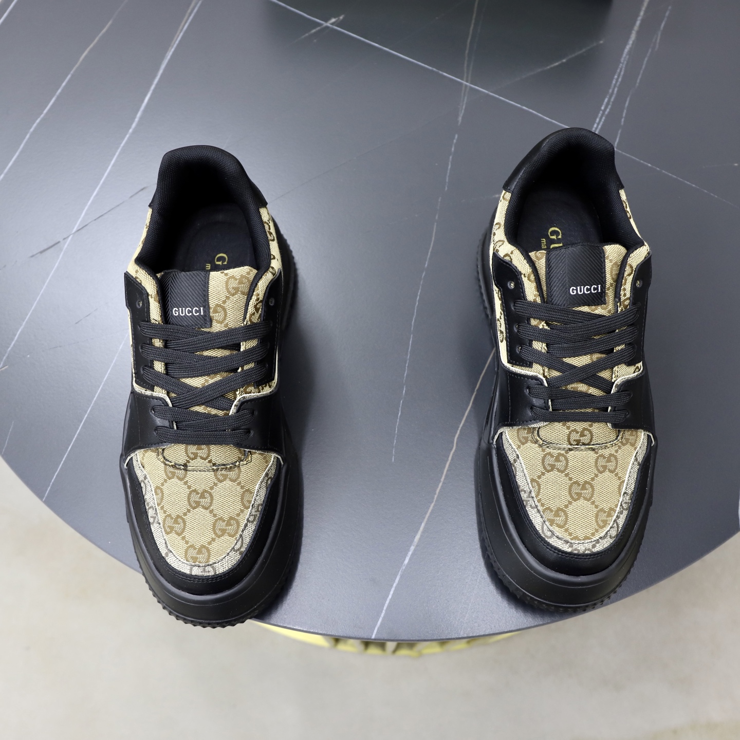 NO:885666,♂♂♂ Brand GUCCI Standard code 38-44 (45 customized) The same grade as the official website. Materials: original leather splicing. Comfortable and breathable lining. Original wear-resistant outsole. Style categories: men's fashionable casual shoes, running sneakers, noble luxury brand elements, top luxury, color, actual picture color, gucci, sneakers19860909♂♂♂ 品牌古奇GUCCI 标准码38-44（45订做） 等级官网同款 材料原厂皮料拼接 舒适透气内里 原厂耐磨大底 款式类别男士时尚休闲鞋 跑步 运动鞋 尊贵奢侈品大牌元素 顶级奢华 颜色实物图片色,,gucci,sneakers,Men's shoes