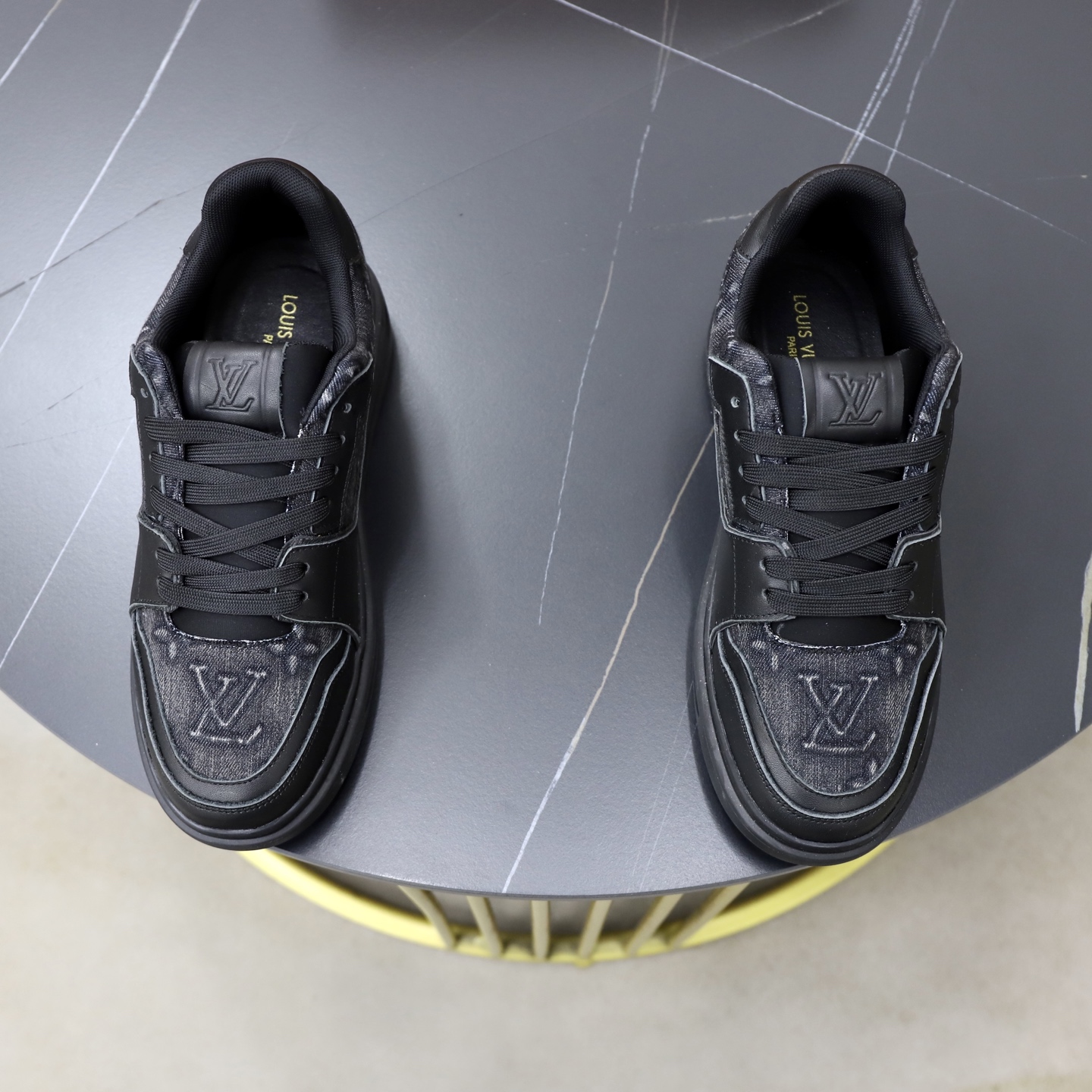 NO:885672,♂♂♂ Brand LV Louis Vuitton Standard code 38-44 (45 customized) The same grade as the official website. Materials: original leather splicing. Comfortable and breathable lining. Original wear-resistant outsole. Style categories: men's fashionable casual shoes, running sneakers, noble luxury brand elements, top luxury, color, actual picture color, louis vuitton, louis vuitton, sneakers19860909♂♂♂ 品牌LV路易威登 标准码38-44（45订做） 等级官网同款 材料原厂皮料拼接 舒适透气内里 原厂耐磨大底 款式类别男士时尚休闲鞋 跑步 运动鞋 尊贵奢侈品大牌元素 顶级奢华 颜色实物图片色,,louis vuitton,louis vuitton,sneakers,Men's shoes