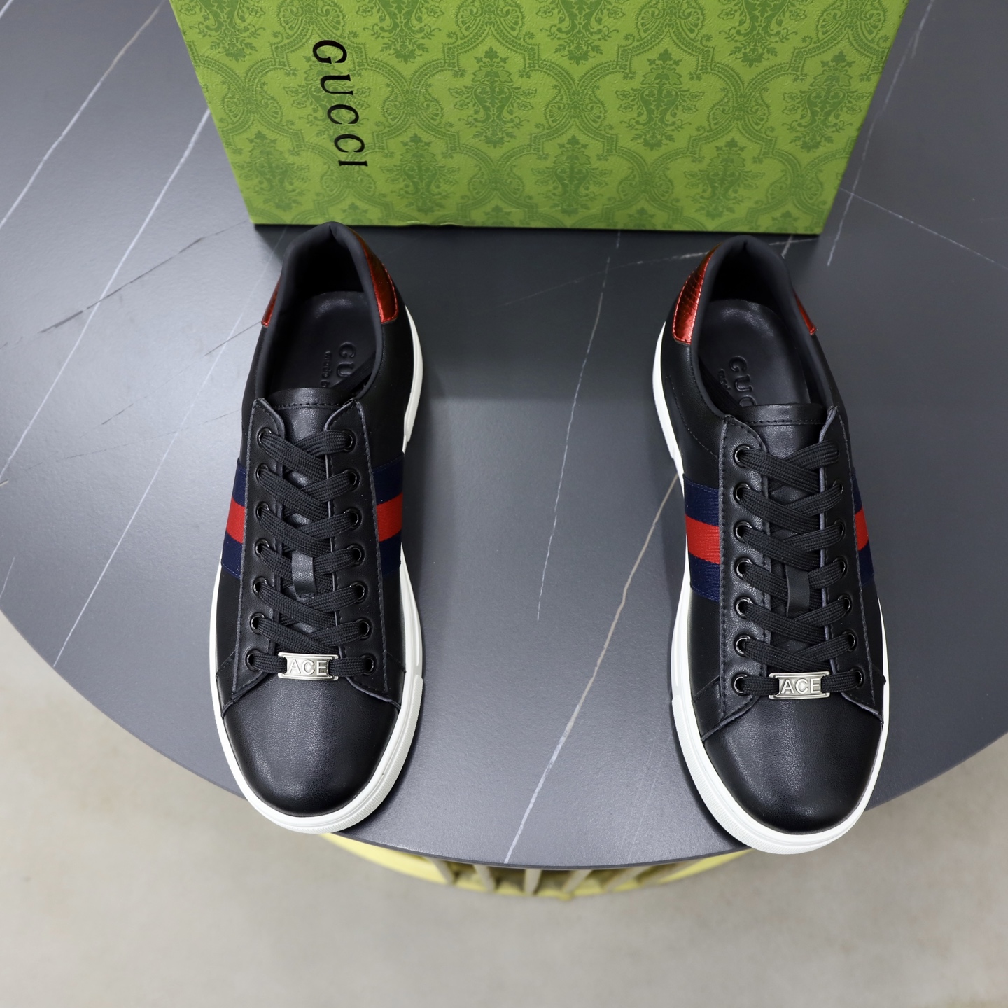NO:885683,♂♂♂ Brand GUCCI Standard code 38-44 (customized at 45) The same grade as the official website. Original material splicing. Comfortable and breathable lining. Lightweight and wear-resistant sports outsole. Style category: men's fashionable casual shoes, running sneakers, noble luxury brand elements, top luxury, color, actual picture color, gucci, sneakers19860909♂♂♂ 品牌古奇GUCCI 标准码38-44（45订做） 等级官网同款 材料原版材料拼接 舒适透气内里 轻便耐磨运动大底 款式类别男士时尚休闲鞋 跑步 运动鞋 尊贵奢侈品大牌元素 顶级奢华 颜色实物图片色,,gucci,sneakers,Men's shoes