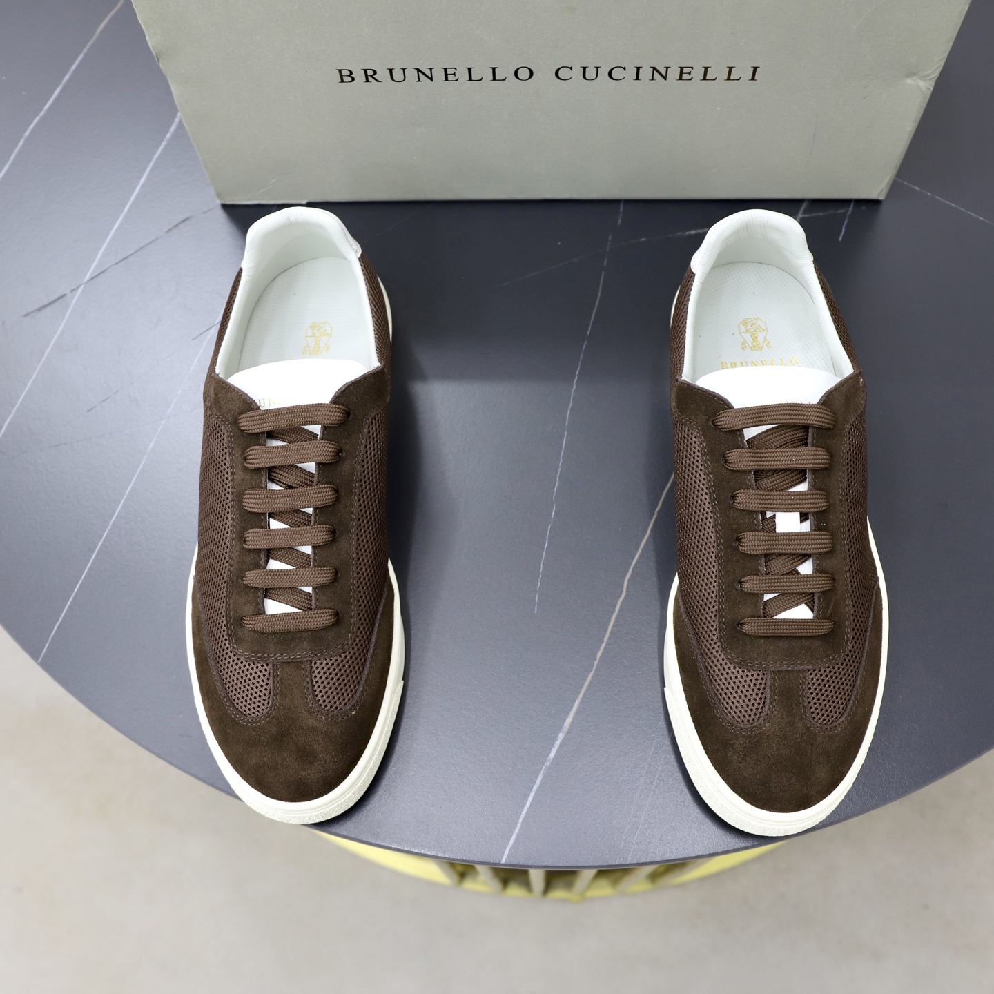NO:886622,BC new products are on sale Brunello Cucinelli new style | The fabric is made of imported suede cowhide stitching mesh | Breathable cowhide lining | Same color stitching details | Lightweight natural rubber outsole enhances the comfortable wearing feeling | Simple shoe shape that is easy to put on and take off | Very breathable and not tired for a long time | A must-have recommended for summer Size39-44 (38.45. Customized),, brunello cucinelli, cowhide19860909BC新品发售Brunello Cucinelli新款｜面料采用进口反绒牛皮拼接网｜透气牛皮内里｜同色系缝线细节｜轻盈天然橡胶大底提升舒适穿着感｜简约鞋型穿脱十分跟脚｜透气性极好久穿不累｜夏季值得推荐入手的一款必备 Size39-44（38.45.定做）,,brunello cucinelli,cowhide,Men's shoes