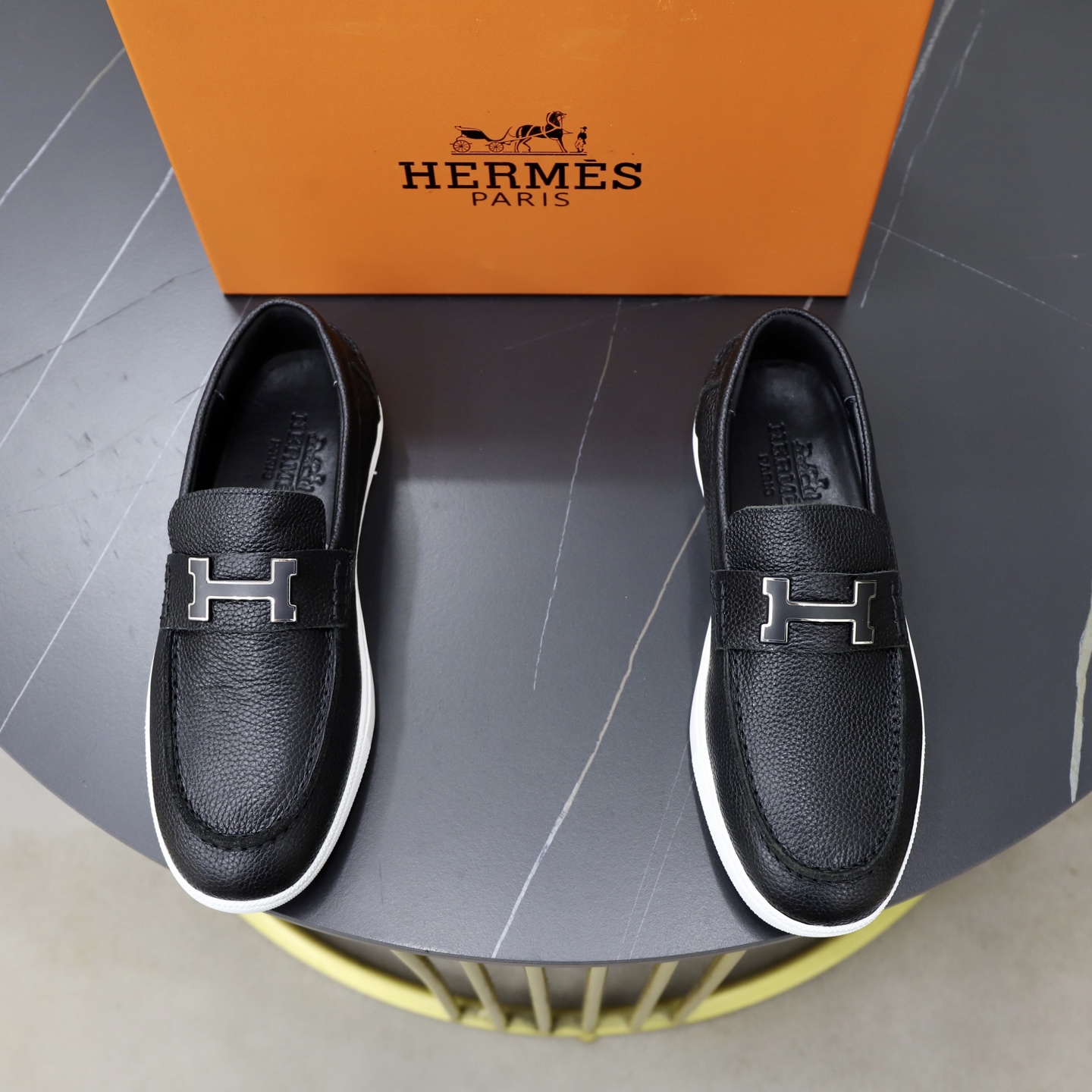 NO:887176,Hermès high-end men's driving and pedaling series 38-44 (45 custom-made) cowhide upper!  Thick and soft!  Made of sheepskin lining!  Rubber sheet type anti-slip and wear-resistant bottom!  Three-dimensional package technology!  Fashionable and classic!  Handicrafts!  Original high quality!  Feel free to compare!  ,,hermes,hermes,cowhide,sheepskin19860909爱马仕Hermès 高端男士驾车、一脚蹬系列 38-44（45订做） 牛皮鞋面！厚实柔软！羊皮内里制作！橡胶片式防滑耐磨底！立体套包工艺！时尚经典！手工艺品！原单高品！随意对比！,,hermes,hermes,cowhide,sheepskin,Men's shoes
