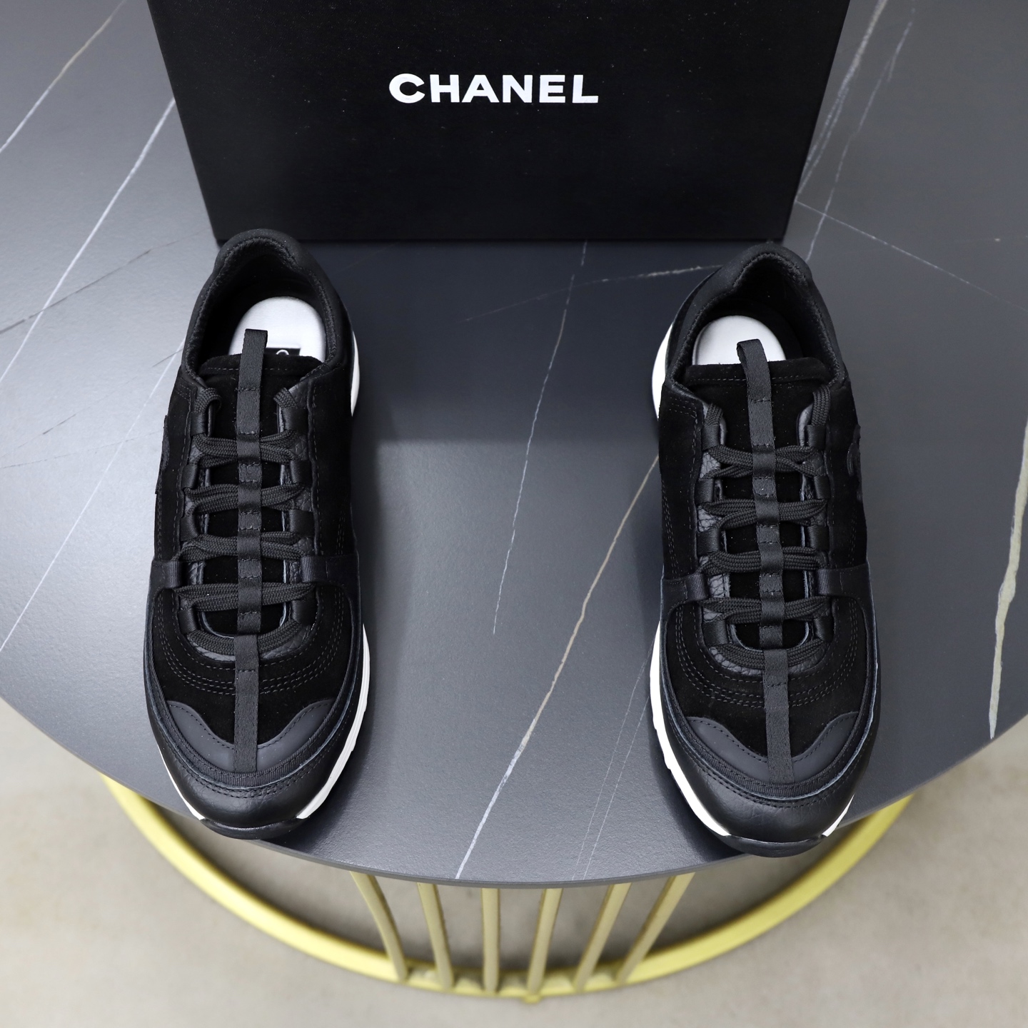 NO:898242,ChaneI new sports and casual men's shoes for men and women!  Same style!  The original product is carefully developed and made of imported cowhide. The cowhide feet are soft and skin-friendly and breathable. The '' logo is embellished on the side. The tongue is decorated with the classic logo of the brand. It is paired with a two-color rubber combination outsole. It is versatile and comfortable!  Size35-44 (35 38.45 customized),,chanel,cowhide19860909ChaneI 男女情侣新款运动休闲男鞋！同款！原版开发用心之作,采用进口牛皮打造,牛皮垫脚,柔软亲肤透气,侧面“”logo标识点缀,鞋舌饰有家经典logo徽标,搭配双色橡胶组合大底,上脚百搭舒适！ Size35-44（35 38.45定做）,,chanel,cowhide,Men's shoes