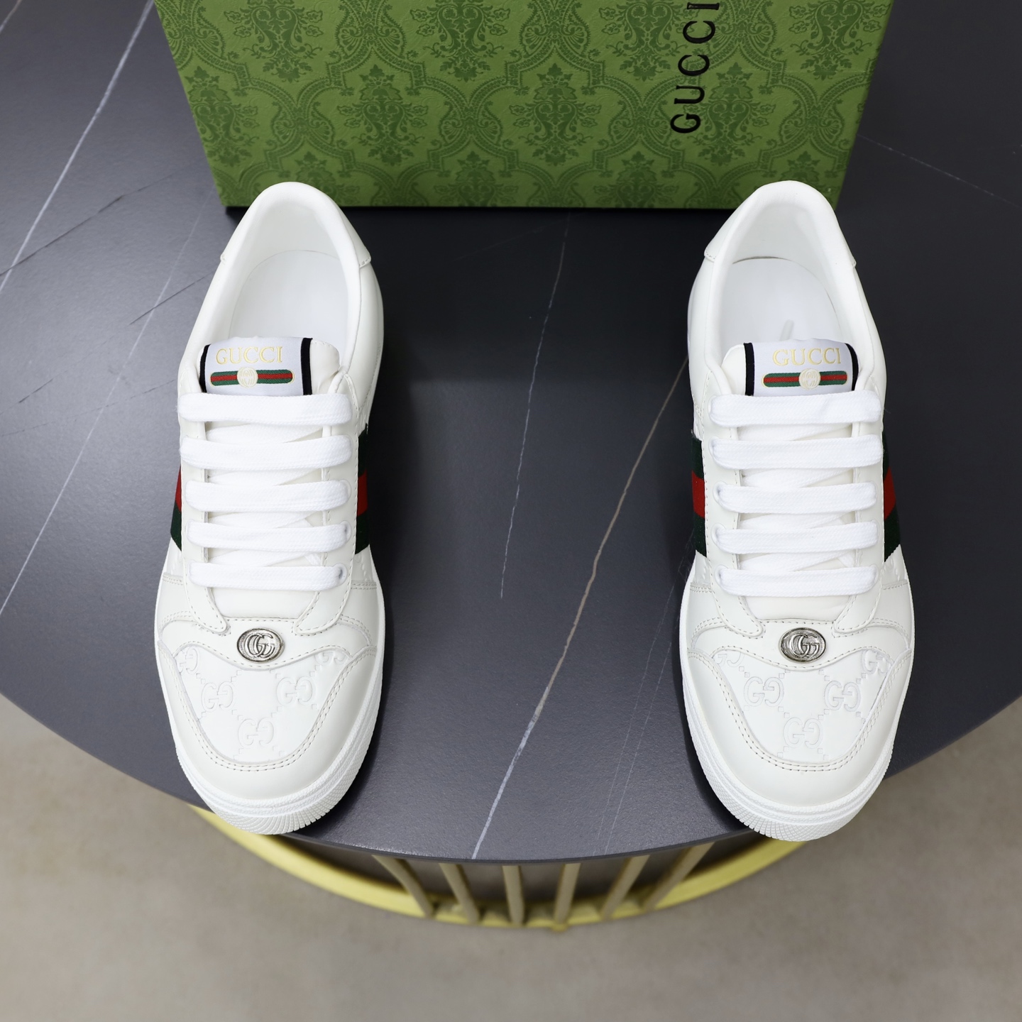 NO:898692,Top Gucci purchasing agent, fashionable street shoes for couples, are on sale at the same time at the counter. Original factory configuration, Italian imported materials and fabrics, high-quality splicing and complex craftsmanship, soft and comfortable towel lining soles. The original soles are super comfortable. The original factory and single goods are of high quality. You can go in and out of the counter at will. You are welcome to compare and synchronize with the counter. Women's size 35-39, men's size 38-44 (45 can be ordered),19860909顶级代购古奇 炸街情侣款潮鞋专柜同步发售原厂配置,意大利进口材质搭配布面料,高品质拼接复杂工艺,柔软舒适毛巾内里鞋底原厂特供原版底超级舒适,原厂跟单货 高品质,可随意进出专柜,欢迎对比专柜同步,女码 35-39,男码 38-44（可订45）,,Men's shoes