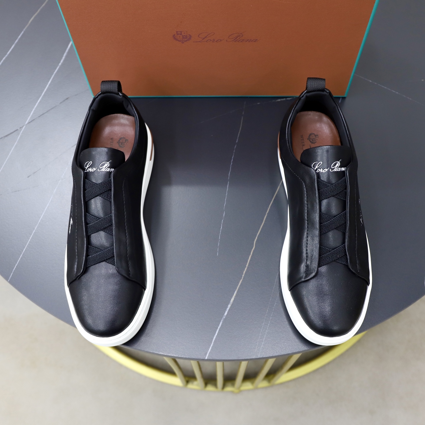 NO:898699,Loropiana LP men's shoes size; 39-44 '38, 45 customization' original cowhide stitching. It is really easy to wear, lazy, loose, casual, perfect comfort, and there are many color choices, and they all look good with clothes. Is it true that Loropiana can bring social value?  “Loropiana is the best thing money can buy”,,loro piana,loro piana,cowhide19860909Loropiana 诺悠翩雅 LP男鞋 size ；39-44 「38、45定制」原厂牛皮拼接 真的特别好穿,慵懒、松弛、随性,舒适度满分, 并且颜色的选择很多,搭配衣服也都很好看 都说 Loropiana能带来社交价值是真的吗？ “Loropiana 是能用钱买到的最好的东西”,,loro piana,loro piana,cowhide,Men's shoes