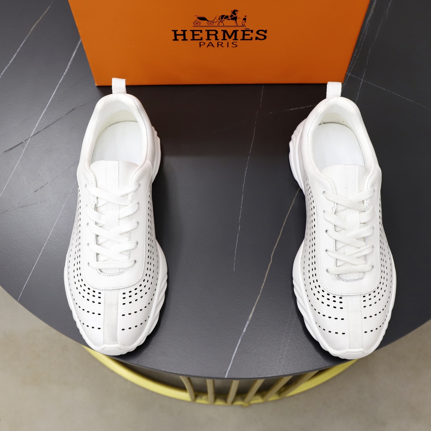 NO:898710,[HERMES] Hermès casual sports shoes, upper Nappa calfskin, pure hand-punching technology, tongue, heel, brand logo webbing, water-dyed sheep lining inside, outsole, ultra-light TPU molded outsole, ultra-high quality control, fine workmanship, highlighted (high-end, luxury, grade) Size 38-44 (45,46, can be customized)·,, hermes,hermes,sneakers,cowhide19860909【 HERMES】爱马仕休闲运动鞋 鞋面纳帕小牛皮、纯手工打孔工艺、鞋舌.后跟.品牌logo织带 内里水染羊里 大底超轻TPU成型大底 超高品控·做工精细凸显(高端·贵气·档次) Size 38-44（45,46,可订做)·,,hermes,hermes,sneakers,cowhide,Men's shoes