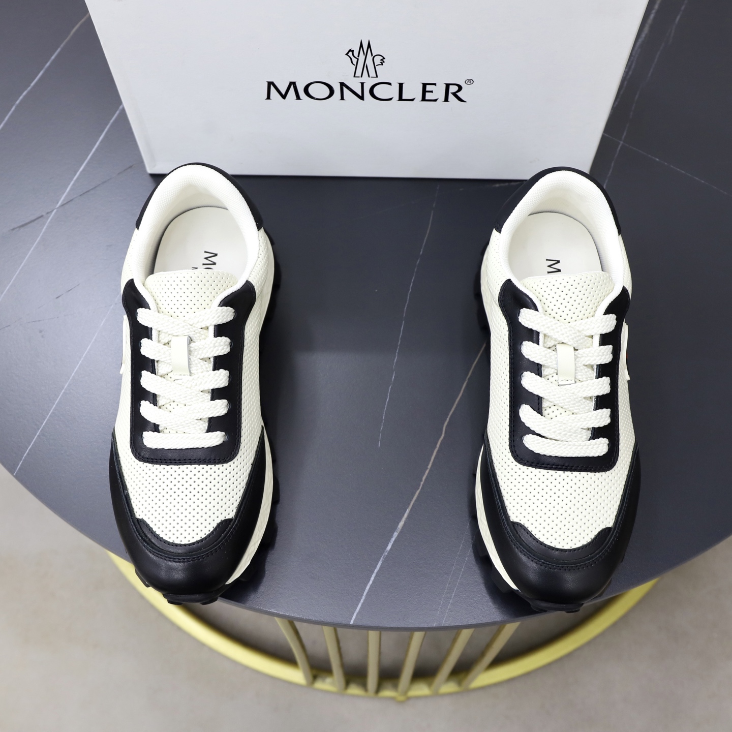 NO:930420,Moncler men's sports shoes, imported breathable mesh, neoprene, made of various materials, the upper is designed with shoelaces and rubber inserts, with the Moncler logo on the heel, and the outsole is made of TPU+rubber+high-elastic rubber foam. It has high elasticity and high wear resistance, improving comfort. Whether it is the upper or the color design, it is worth buying!  Size39-44 (38 45 customized),,Moncler,sneakers19860909Moncler蒙口 男鞋运动鞋,进口透气网面、氯丁橡胶 各种材质拼接打造,鞋面采用鞋带和橡胶嵌件设计,后跟Moncler标志,大底采用TPU+橡胶+高弹橡胶发泡组合成型,具有高弹性高耐磨性,提高舒适性,无论是鞋面还是颜色设计都值得入手！ Size39-44（38 45定做）,,Moncler,sneakers,Men's shoes