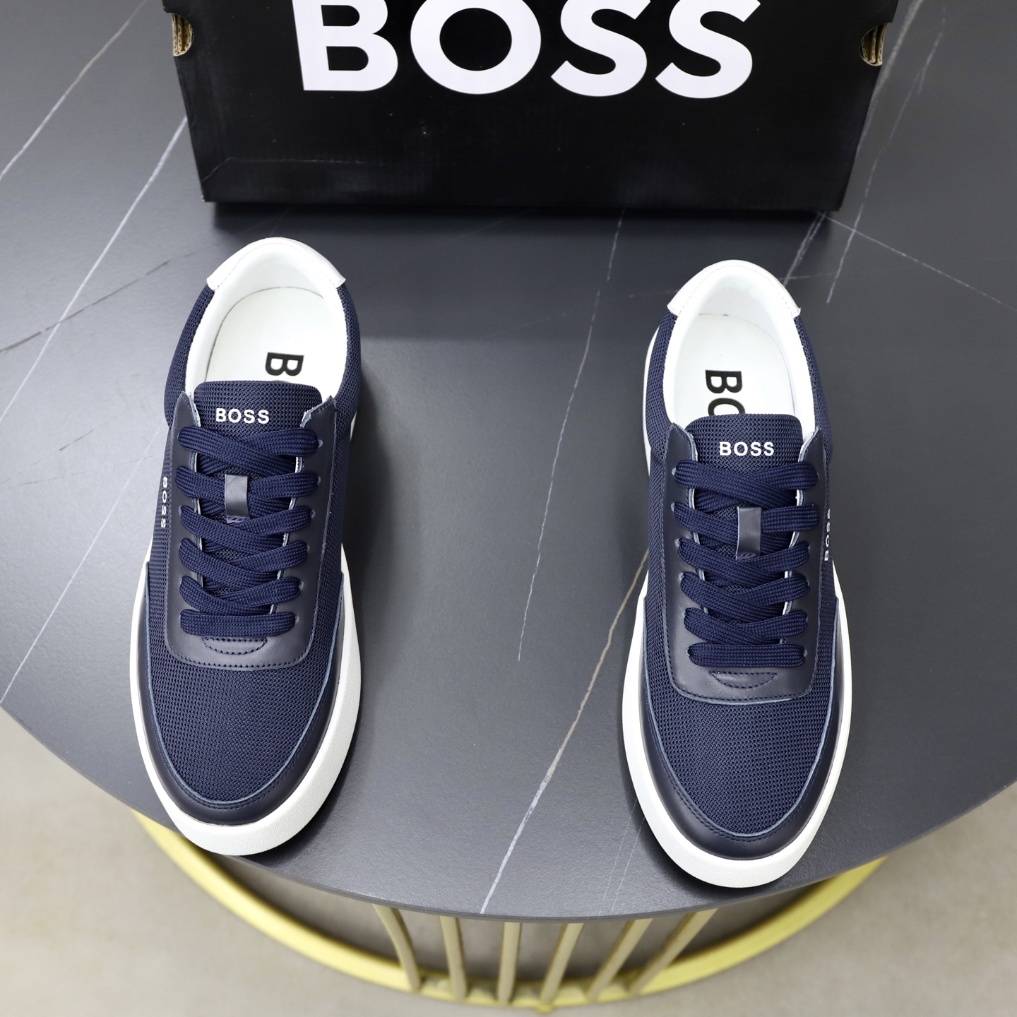 NO:930560,[BOSS] -Branded cloth stitching leather upper -Comfortable and breathable lining -Original light, soft and wear-resistant outsole -Super high quality control and fine workmanship (high-end, luxury and class) -Size 39-44 (45 can be customized),19860909【BOSS】 -鞋面品牌布匹拼接皮料 -内里舒适透气 -大底原版轻便柔软耐磨大底 -超高品控·做工精细凸显(高端·贵气·档次) -Size 39-44（45可订做）,,Men's shoes