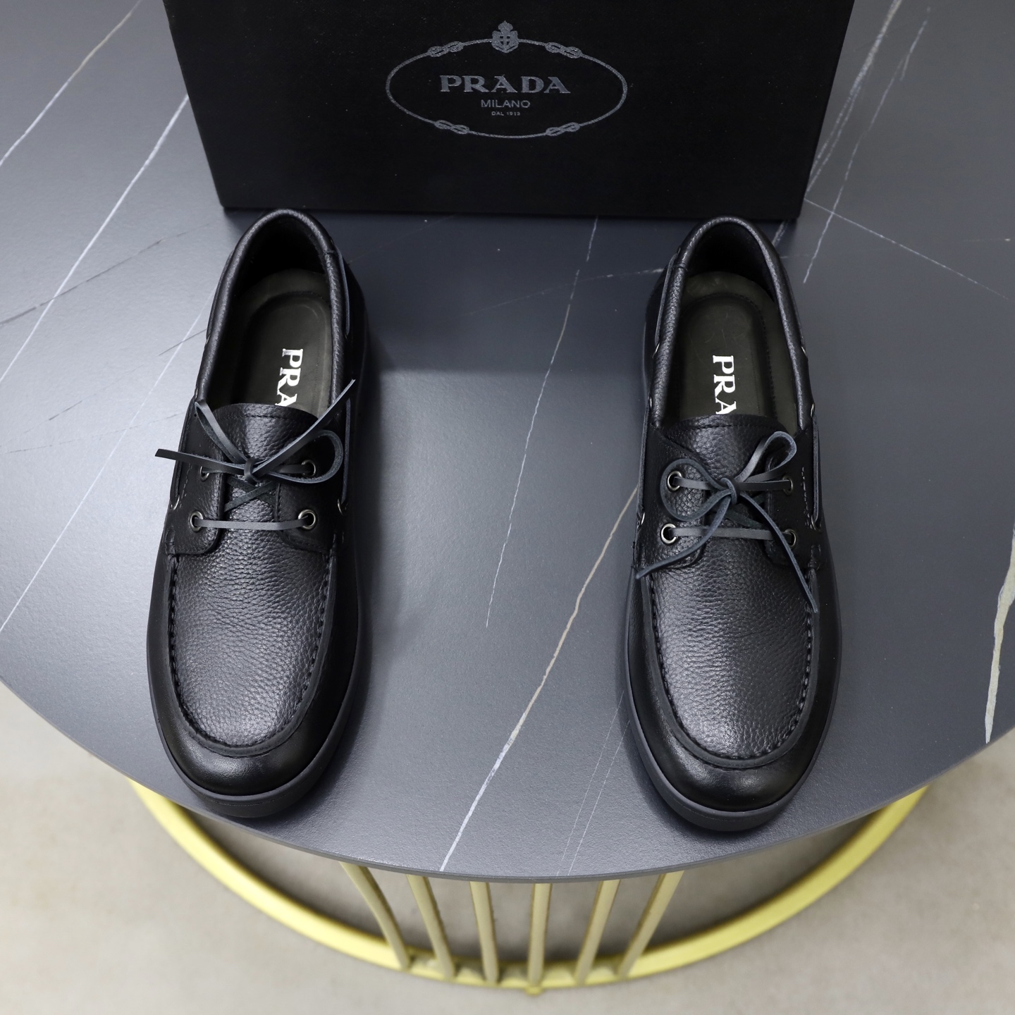 NO:930581,The new Prada counters are on sale simultaneously, with cowhide upper, water-dyed cowhide lining, original rubber outsole, impeccable details, standard size 39-44 (45 customized),, prada, prada, cowhide19860909普拉达Prada 新款专柜同步发售,鞋面牛绒,水染牛皮内里,原版橡胶大底,完美细节无可挑剔,标准码39-44（45订做）,,prada,prada,cowhide,Men's shoes