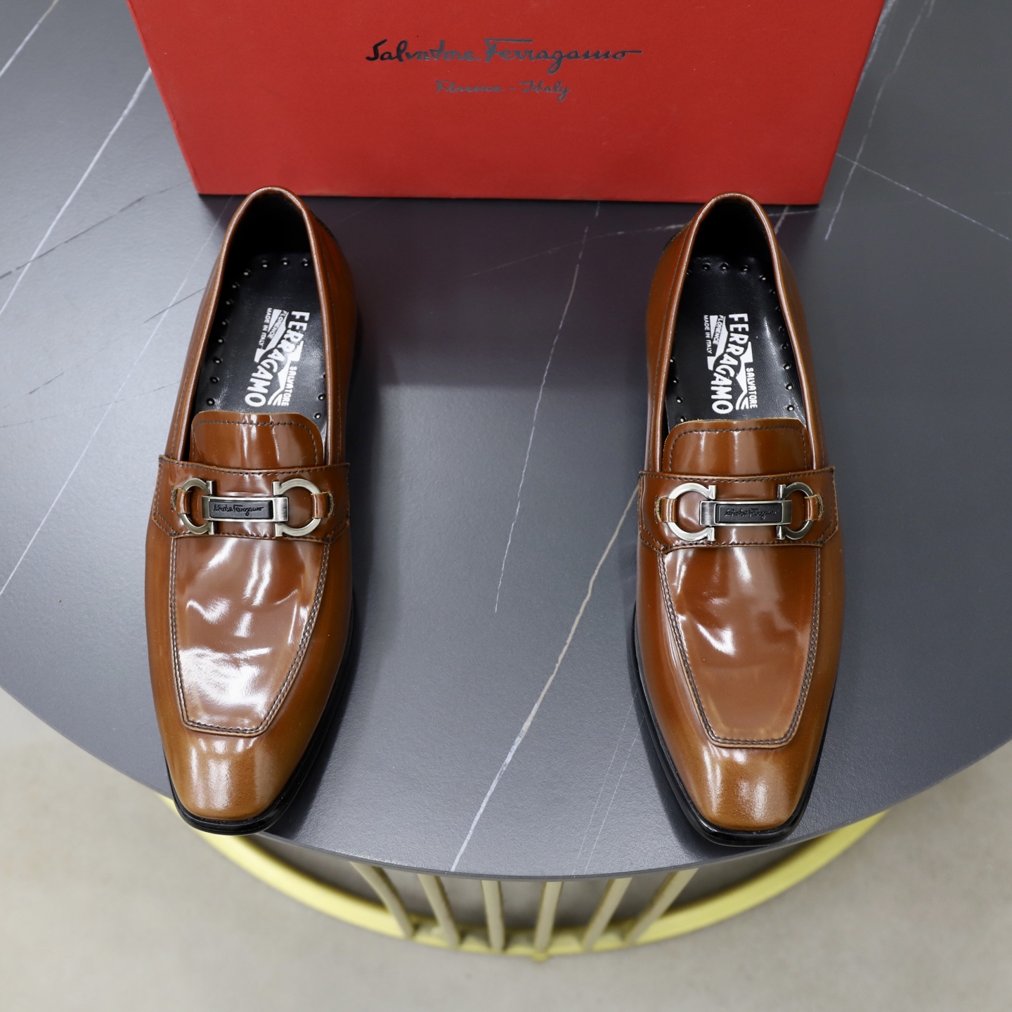 NO:930602,:♂♂♂Niuli Brand Ferragamo Size 38-44 (45 can be customized) Level Counter classic material Original soft cowhide upper Comfortable cowhide lining Original lightweight outsole Style Category Business casual footwear Driving leather shoes Color Actual picture color,,ferragamo,cowhide19860909:♂♂♂牛里 品牌菲拉格慕 尺码38-44（45可定制） 等级 专柜经典款 材料 原版软牛皮鞋面 舒适牛皮内里 原版轻便大底 款式类别商务休闲套脚 驾车皮鞋 颜色实物图片色,,ferragamo,cowhide,Men's shoes