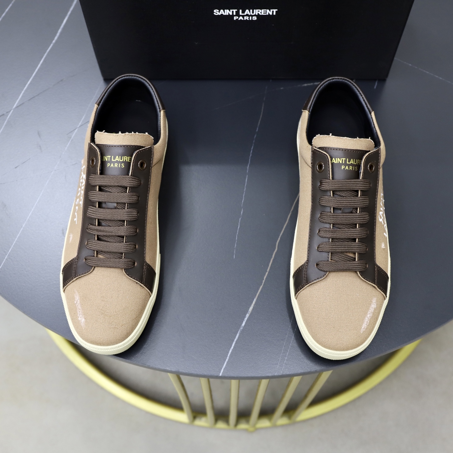 NO:931091,Saint Laurent leather sports side embroidered logo, heel decorated with brand logo, front lace-up, round toe, rubber flat sole, insole decorated with brand logo. Material calfskin fabric, lining sheepskin lining, sole composition rubber, size 38-44 (45 custom-made),, saint laurent, saint laurent, cowhide, sheepskin19860909Saint Laurent圣罗兰 皮质运动侧置刺绣logo,鞋后跟饰有品牌标志,正面系带,圆头,橡胶平底,鞋垫饰有品牌logo. 面料小牛皮布料 里料羊皮里 鞋底成分橡胶 尺码38-44（45订做）,,saint laurent,saint laurent,cowhide,sheepskin,Men's shoes
