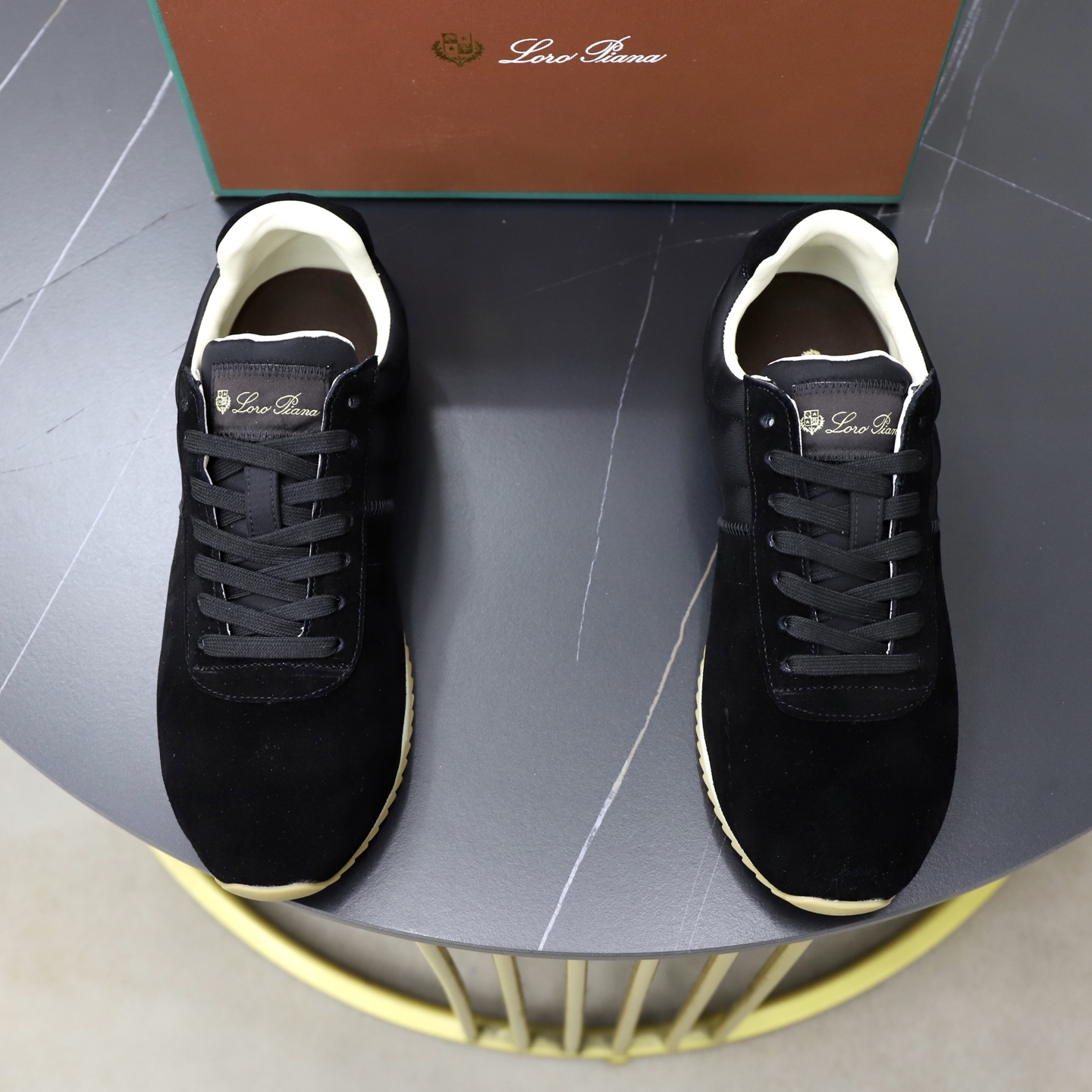 NO:931739,Loropiana LP couple size; 35-44 '4546 customization' original cow suede. It is really easy to wear, lazy, loose, casual, perfect comfort, and there are many color choices, and they all look good with clothes. Is it true that Loropiana can bring social value?  “Loropiana is the best thing money can buy”,,loro piana,loro piana19860909Loropiana 诺悠翩雅 LP情侣款 size ；35-44 「4546定制」原厂牛反绒 真的特别好穿,慵懒、松弛、随性,舒适度满分, 并且颜色的选择很多,搭配衣服也都很好看 都说 Loropiana能带来社交价值是真的吗？ “Loropiana 是能用钱买到的最好的东西”,,loro piana,loro piana,Men's shoes
