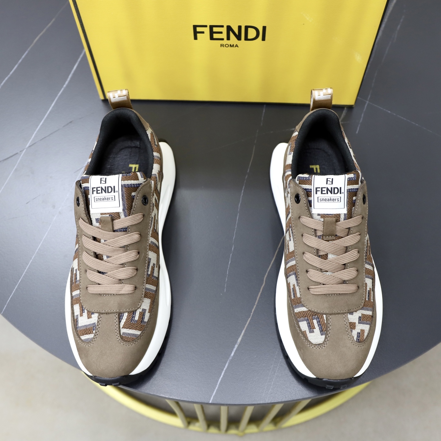 NO:954724,♂♂♂ Brand Fendi Standard code 38-44 (45 customized) The same grade as the official website Materials Original knitted fabric splicing Comfortable and breathable lining Original wear-resistant outsole Style Category Men's fashionable casual shoes Running sneakers Distinguished luxury brand elements Top luxury Colors Actual picture color, fendi, sneakers19860909♂♂♂ 品牌芬迪 标准码38-44（45订做） 等级官网同款 材料原厂针织面料拼接 舒适透气内里 原厂耐磨大底 款式类别男士时尚休闲鞋 跑步 运动鞋 尊贵奢侈品大牌元素 顶级奢华 颜色实物图片色,,fendi,sneakers,Men's shoes