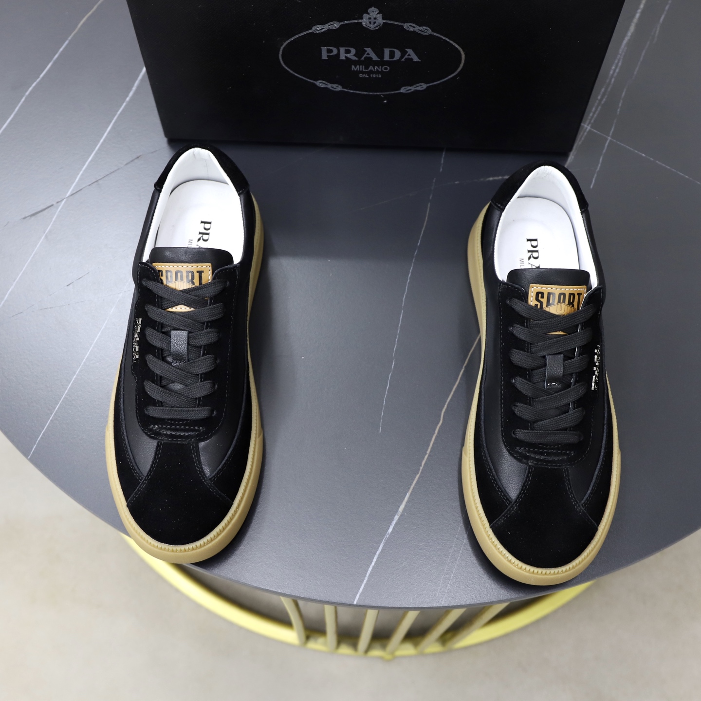 NO:955039,♂♂♂ Brand PRADA Standard code 38–44 (45 can be customized) The same grade as the official website Material original cowhide fabric Comfortable pigskin lining Lightweight wear-resistant outsole Style category Men's fashionable casual shoes Running sneakers Distinguished luxury brand elements Top luxury Colors Actual picture color, prada, prada, sneakers, cowhide19860909♂♂♂ 品牌普拉达PRADA 标准码38–44（45可订做） 等级官网同款 材料原版牛皮面料 舒适猪皮内里 轻便耐磨大底 款式类别男士时尚休闲鞋 跑步 运动鞋 尊贵奢侈品大牌元素 顶级奢华 颜色实物图片色,,prada,prada,sneakers,cowhide,Men's shoes