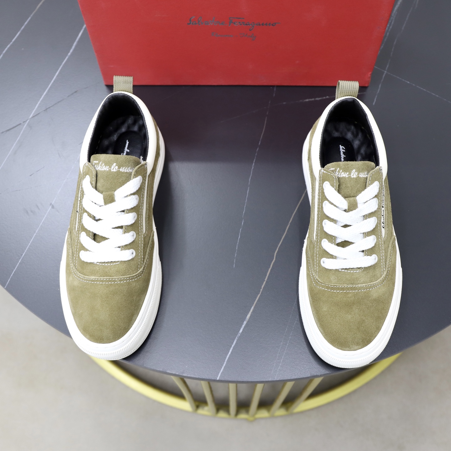NO:955400,♂♂♂ Brand Ferragamo Standard code 38-44 (45 customized) The same grade as the official website. Materials are original material splicing. Comfortable and breathable pigskin lining. Lightweight and wear-resistant sports outsole. Style category: men's fashionable casual shoes, running sneakers, noble luxury brand elements, top luxury, color, actual picture color, ferragamo, sneakers19860909♂♂♂ 品牌菲拉格慕 标准码38-44（45订做） 等级官网同款 材料原厂材料拼接 舒适透气猪皮内里 轻便耐磨运动大底 款式类别男士时尚休闲鞋 跑步 运动鞋 尊贵奢侈品大牌元素 顶级奢华 颜色实物图片色,,ferragamo,sneakers,Men's shoes