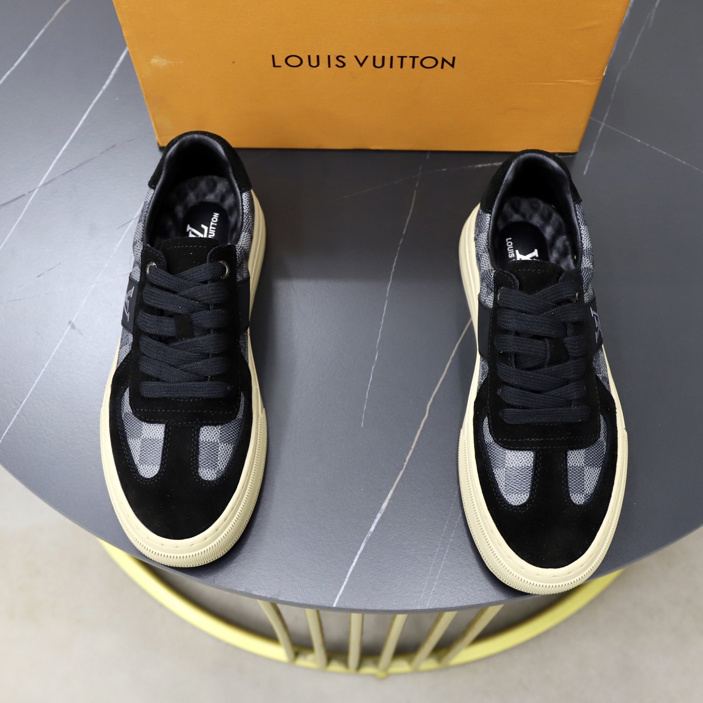NO:955407,♂♂♂ Brand LV Louis Vuitton Standard code 38-44 (45 customized) The same grade as the official website Materials original material splicing Comfortable and breathable pigskin lining Lightweight and wear-resistant sports outsole Style categories Men's fashionable casual shoes Running sneakers Distinguished luxury brand elements Top luxury Colors Actual picture color, louis vuitton, louis vuitton, sneakers19860909♂♂♂ 品牌LV路易威登 标准码38-44（45订做） 等级官网同款 材料原厂材料拼接 舒适透气猪皮内里 轻便耐磨运动大底 款式类别男士时尚休闲鞋 跑步 运动鞋 尊贵奢侈品大牌元素 顶级奢华 颜色实物图片色,,louis vuitton,louis vuitton,sneakers,Men's shoes