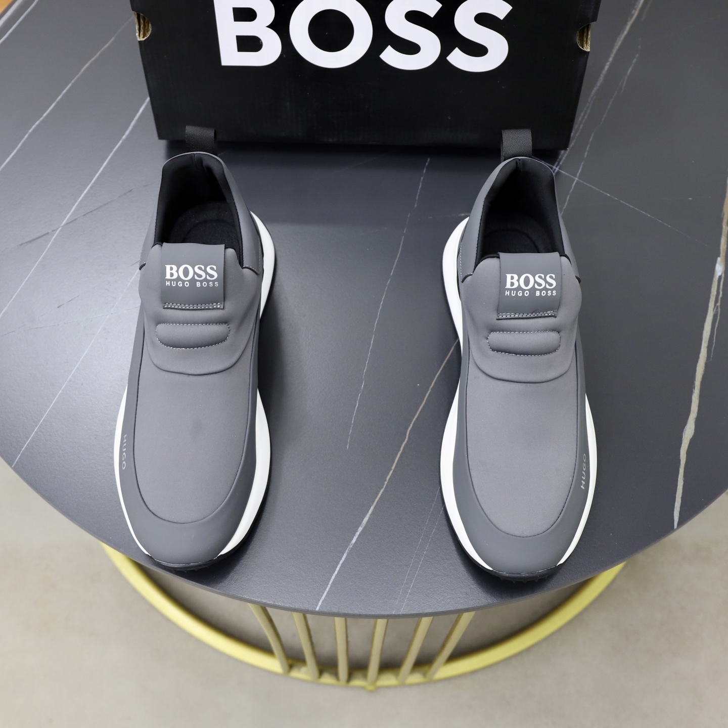 NO:956203,♂♂♂ Brand BOSS Standard code 38-44 (45 customized) The same grade as the official website. Materials: original cowhide material splicing. Comfortable and breathable lining. Lightweight and wear-resistant sports outsole. Style categories: men's fashionable casual shoes, running sneakers, noble luxury brand elements, top luxury, color, actual picture color, sneakers, cowhide19860909♂♂♂ 品牌BOSS 标准码38-44（45订做） 等级官网同款 材料原厂牛皮材料拼接 舒适透气内里 轻便耐磨运动大底 款式类别男士时尚休闲鞋 跑步 运动鞋 尊贵奢侈品大牌元素 顶级奢华 颜色实物图片色,,sneakers,cowhide,Men's shoes