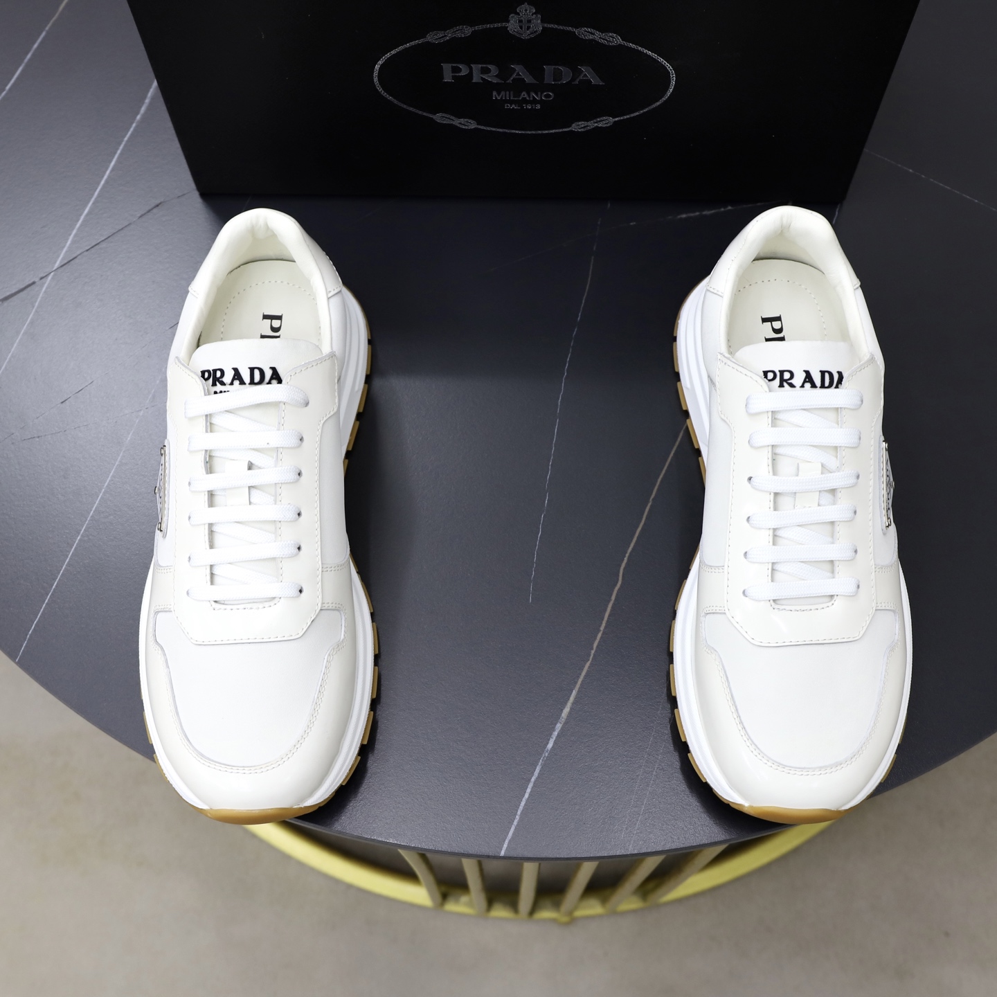 NO:956528,Top original brand PRADA (Prada) Standard men's size 38/44 (45 can be customized) Same grade as the official website Material original cowhide Leather lining Original combination two-color wear-resistant soft outsole Style category casual sports version Young fashion European and American trend British style Color actual picture color, prada, prada, cowhide19860909顶级原单 品牌PRADA（普拉达） 标准码男码38/44（45可以定做） 等级官网同款 材料原版牛皮 牛皮内里 原版组合双色耐磨柔软大底 款式类别休闲运动版 年轻时尚 欧美潮流 英伦风格 颜色实物图片色,,prada,prada,cowhide,Men's shoes
