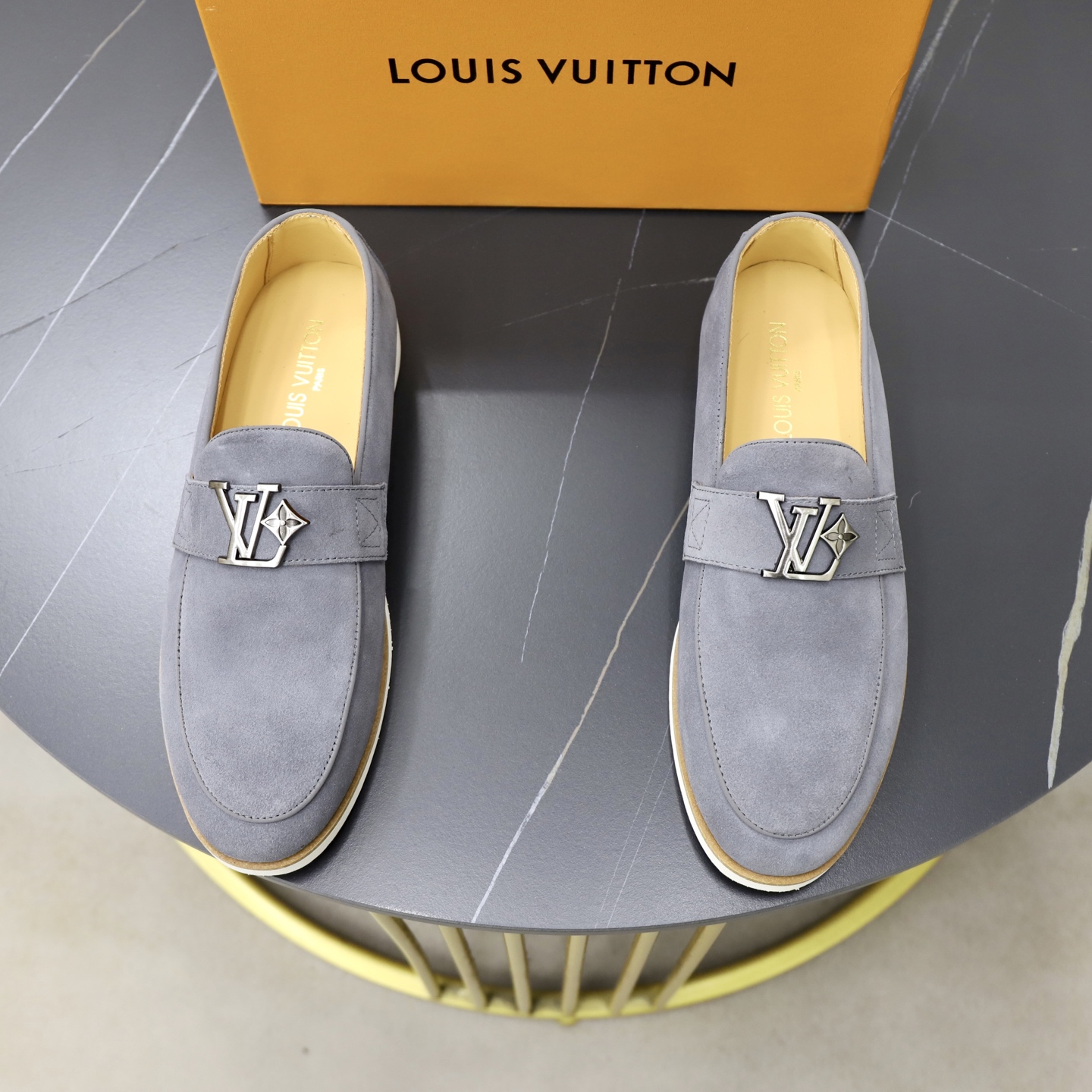 NO:956808,♂♂♂ Brand LV Louis Vuitton Standard code 39-44 (45 customized) The same grade as the official website. Material: original cow suede material splicing. Comfortable and breathable cowhide lining. Lightweight and wear-resistant foam outsole. Style category: men's fashionable casual shoes, running, sports shoes, noble luxury brand elements, top luxury, color, actual picture color, louis vuitton, louis vuitton, sneakers, cowhide19860909♂♂♂ 品牌LV路易威登 标准码39-44（45订做） 等级官网同款 材料原厂牛反绒材料拼接品 舒适透气牛皮内里 轻便耐磨发泡大底 款式类别男士时尚休闲鞋 跑步 运动鞋 尊贵奢侈品大牌元素 顶级奢华 颜色实物图片色,,louis vuitton,louis vuitton,sneakers,cowhide,Men's shoes