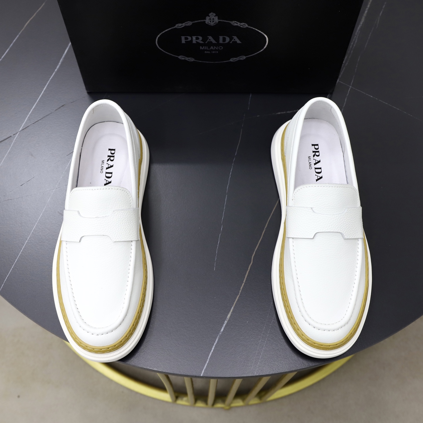 NO:956817,♂♂♂ Brand PRADA Standard code 38–44 (45 can be customized) The same grade as the official website Material original cowhide fabric Comfortable pigskin lining Lightweight wear-resistant outsole Style category Men's fashionable casual shoes Running sneakers Distinguished luxury brand elements Top luxury Colors Actual picture color, prada, prada, sneakers, cowhide19860909♂♂♂ 品牌普拉达PRADA 标准码38–44（45可订做） 等级官网同款 材料原版牛皮面料 舒适猪皮内里 轻便耐磨大底 款式类别男士时尚休闲鞋 跑步 运动鞋 尊贵奢侈品大牌元素 顶级奢华 颜色实物图片色,,prada,prada,sneakers,cowhide,Men's shoes