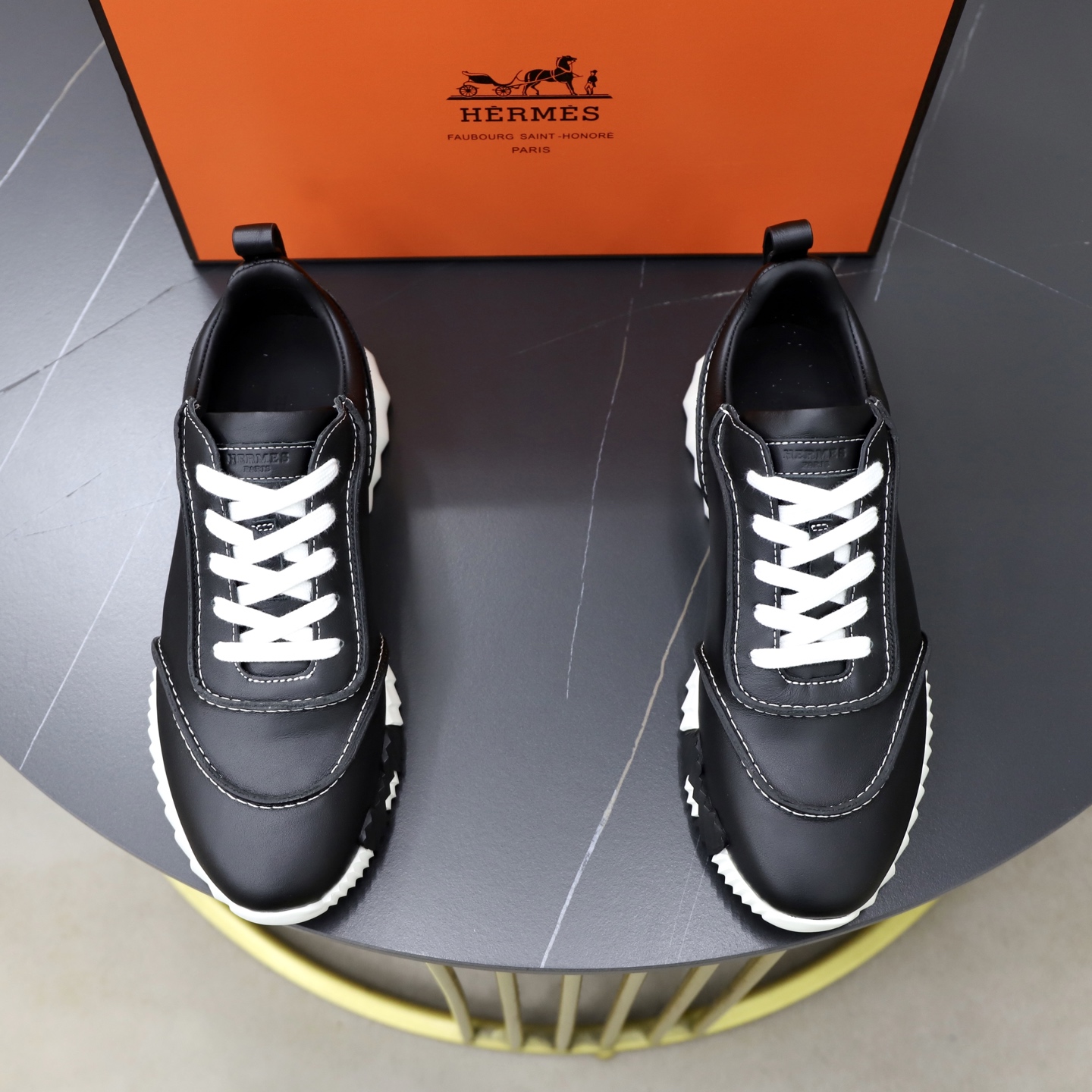 NO:956849,HERME*—Hermès. Classic and popular models are on sale at the same time at the counter. The upper is made of imported cowhide, with exquisite workmanship (original calfskin lining). The cowhide foot pads are specially made by the original factory. The original ultra-light outsole is taken. The actual size is 39-44 (38 and 45 can be customized), hermes, hermes, cowhide19860909HERME*—爱马仕.专柜同步发售经典爆款热卖 鞋面采用进口牛皮 ,做工考究（原版小牛皮内里） 牛皮垫脚 鞋底原厂特供原版超轻大底,实物拍摄 码数39-44（38、45可定做）,,hermes,hermes,cowhide,Men's shoes