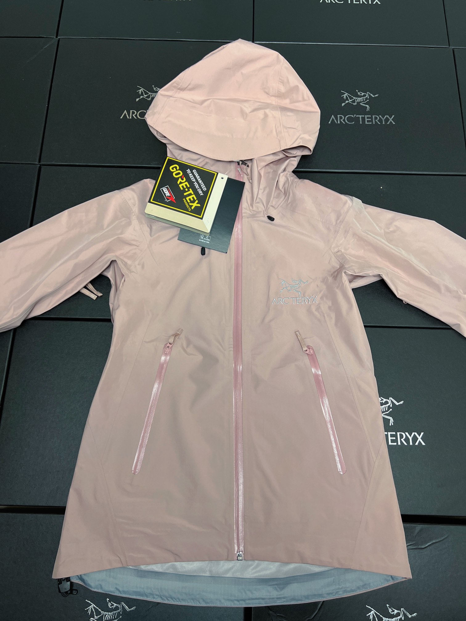 Versión superior Chaqueta ARC'TERYX BETA LT GORE-TEX: chaqueta totalmente sellada impermeable para exteriores…