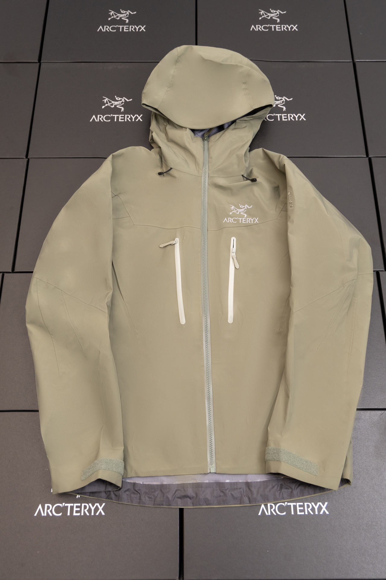Tiro real verde niebla de primera calidad ARC'TERYX Arc'teryx Chaqueta rígida de grado guía SV Arcteryx Alpha SV GTX de…