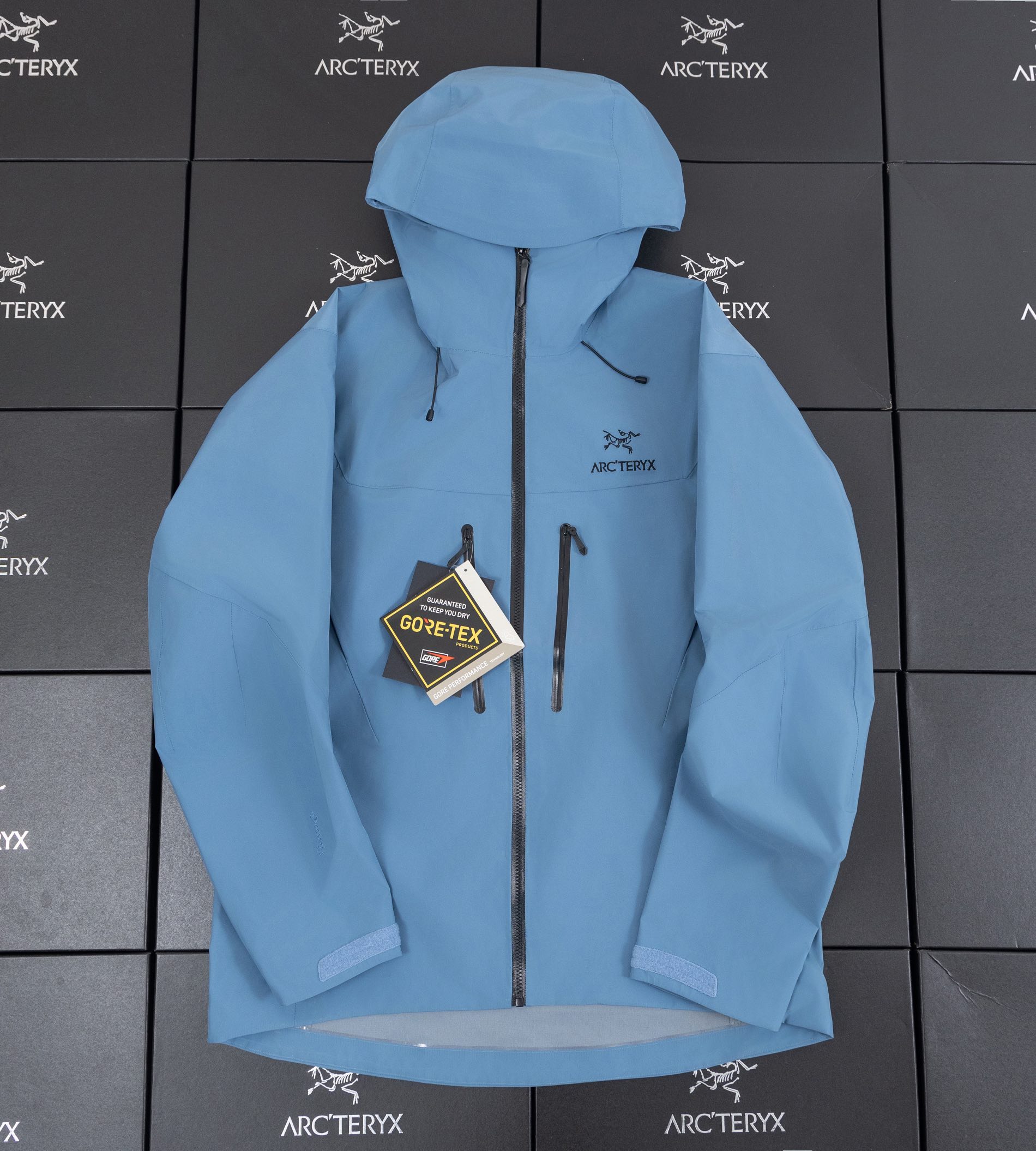 Arc'teryx Alpha SV GORE-TEX Pro Hooded Jacket - Water Wash Blue