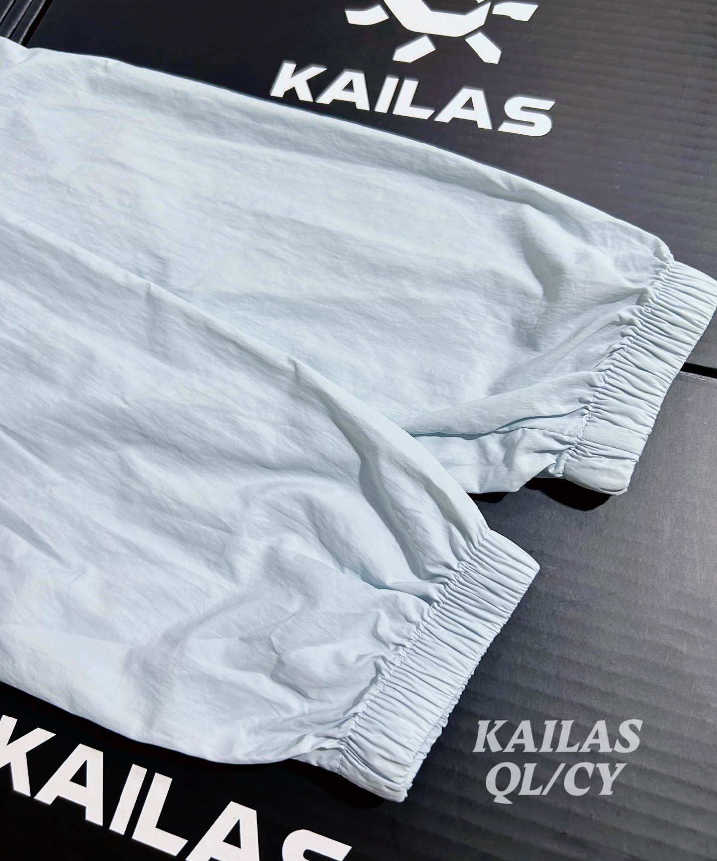 ¥170
KAILAS/凯乐石MONTX防晒以太蓝!细节面料一比一,只做最高版!欢迎拿样对比!
凯乐石解锁夏季新款超轻薄弹力皮肤防晒衣!这款居然有UPF50+的防晒指数!高效阻挡UVA/UVB紫外线NS!
特别细致的剪裁设计因大身区域采用轻量弹力面料的加持让日常及运动穿搭上更加舒适不紧绷增加运动的延展性能!拼接透气的面料满足大家身体散热的需求!
男女同款系列!KAILAS今年最火爆的品牌每一样单品绝对都会带给您不一样的惊喜!
五金辅料:原版五金1:1
颜色 以太蓝 隐秘灰 夕雾紫