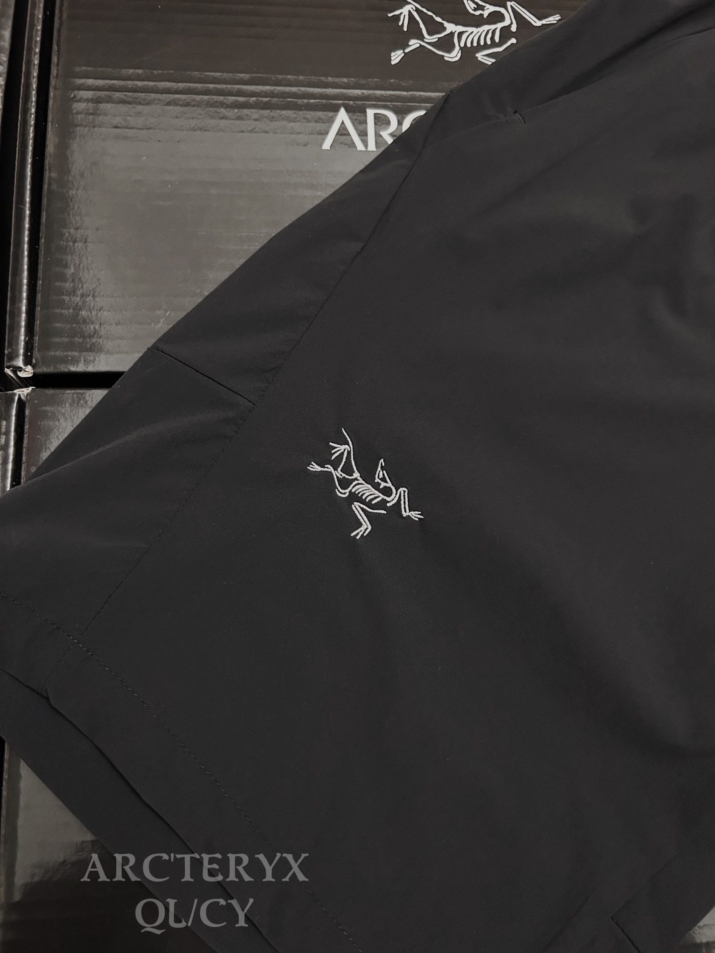 Arc'teryx ARC'TERYX始祖鸟户外轻量男款速干弹力耐磨软壳短裤 百灵刺绣版本 把户外感穿进日常