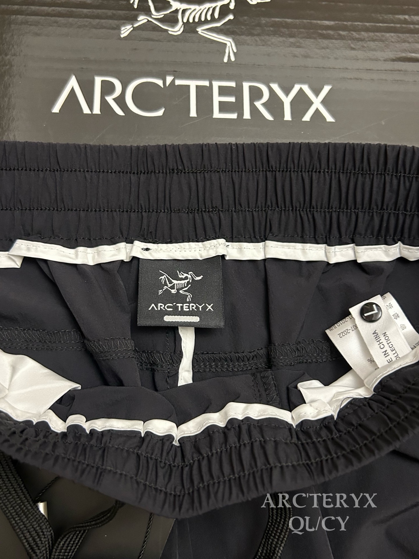 Arc'teryx ARC'TERYX始祖鸟户外轻量男款速干弹力耐磨软壳短裤 百灵刺绣版本 把户外感穿进日常