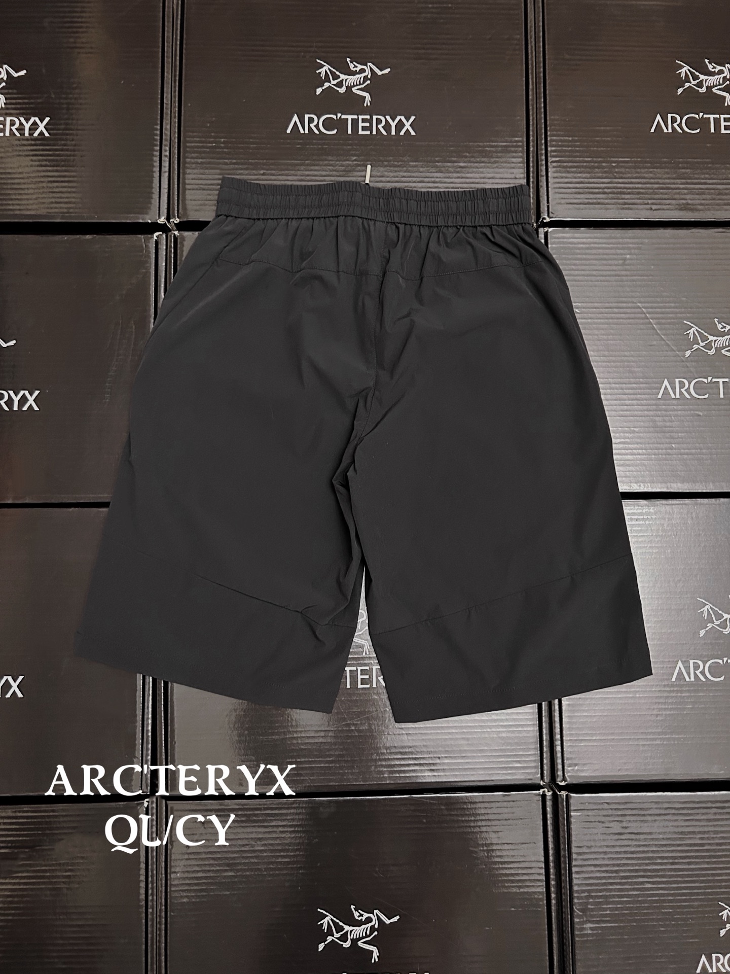 Arc'teryx ARC'TERYX始祖鸟户外轻量男款速干弹力耐磨软壳短裤 百灵刺绣版本 把户外感穿进日常