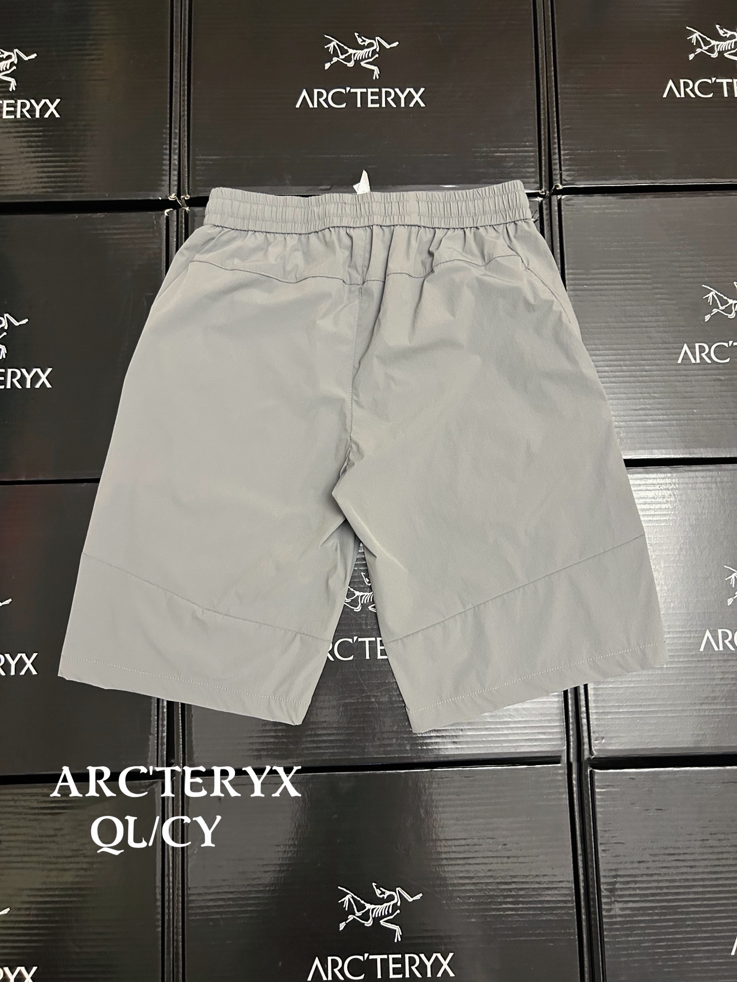 Arc'teryx ARC'TERYX始祖鸟户外轻量男款速干弹力耐磨软壳短裤 百灵刺绣版本 把户外感穿进日常