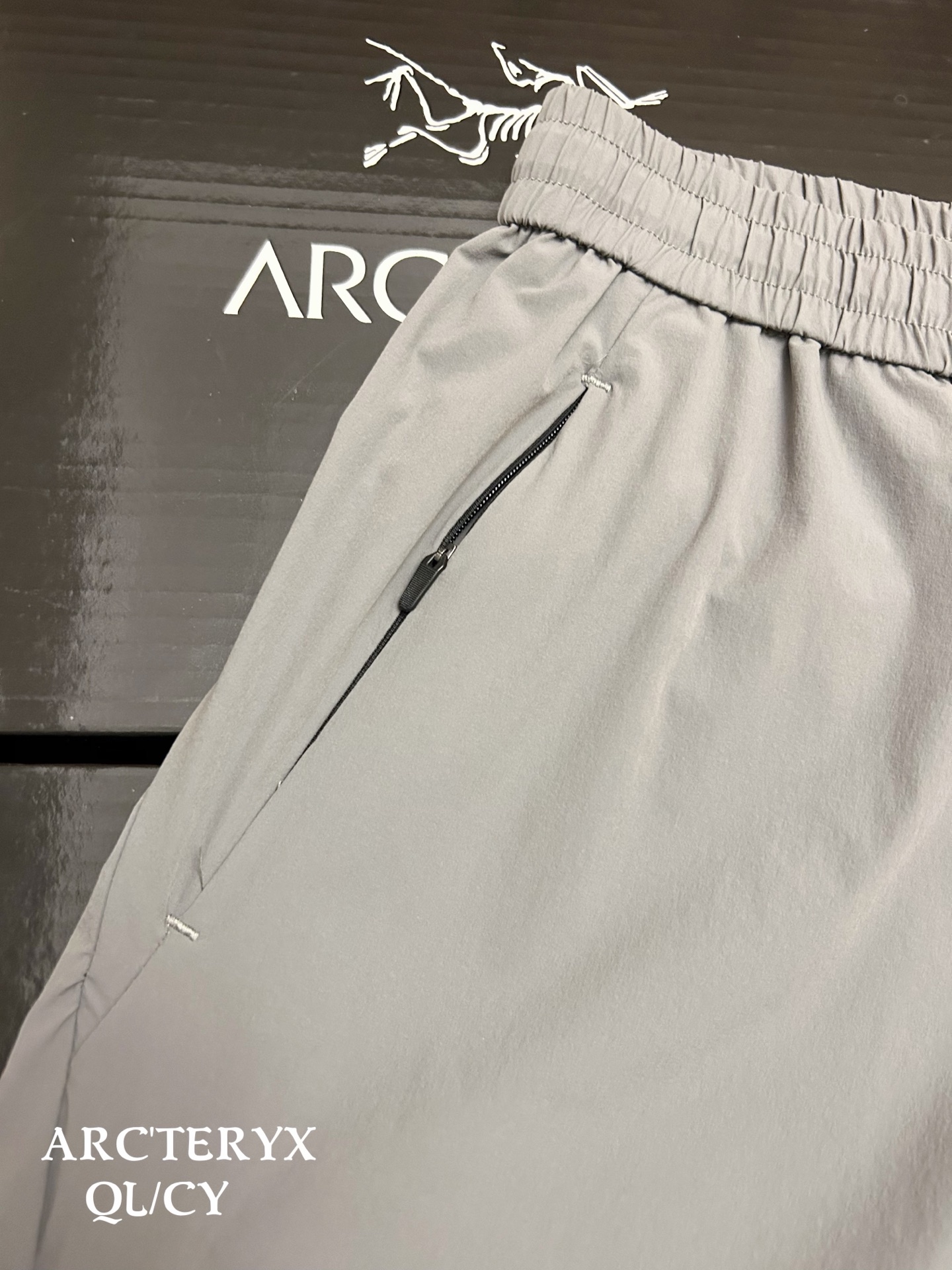 Arc'teryx ARC'TERYX始祖鸟户外轻量男款速干弹力耐磨软壳短裤 百灵刺绣版本 把户外感穿进日常