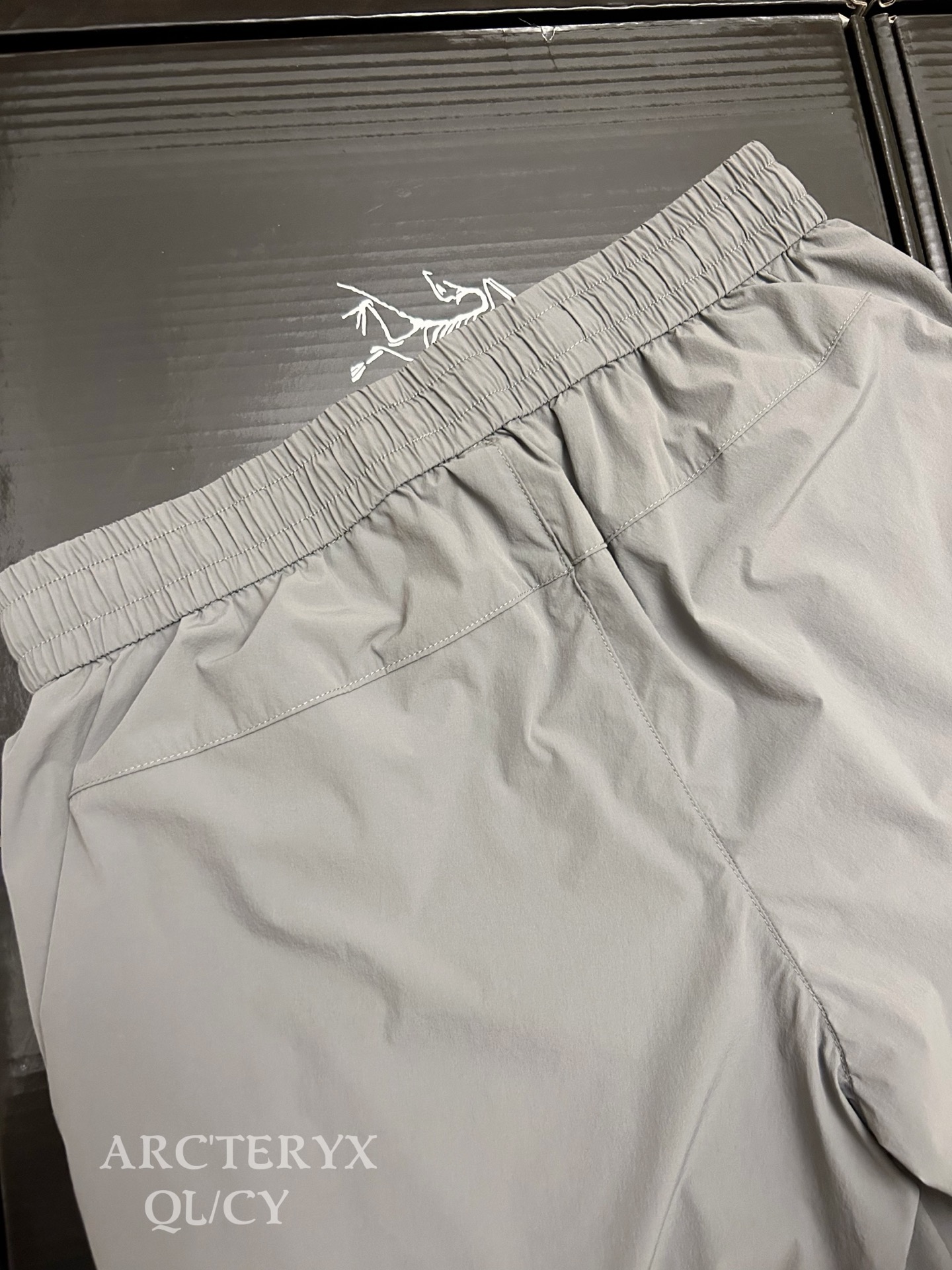 Arc'teryx ARC'TERYX始祖鸟户外轻量男款速干弹力耐磨软壳短裤 百灵刺绣版本 把户外感穿进日常