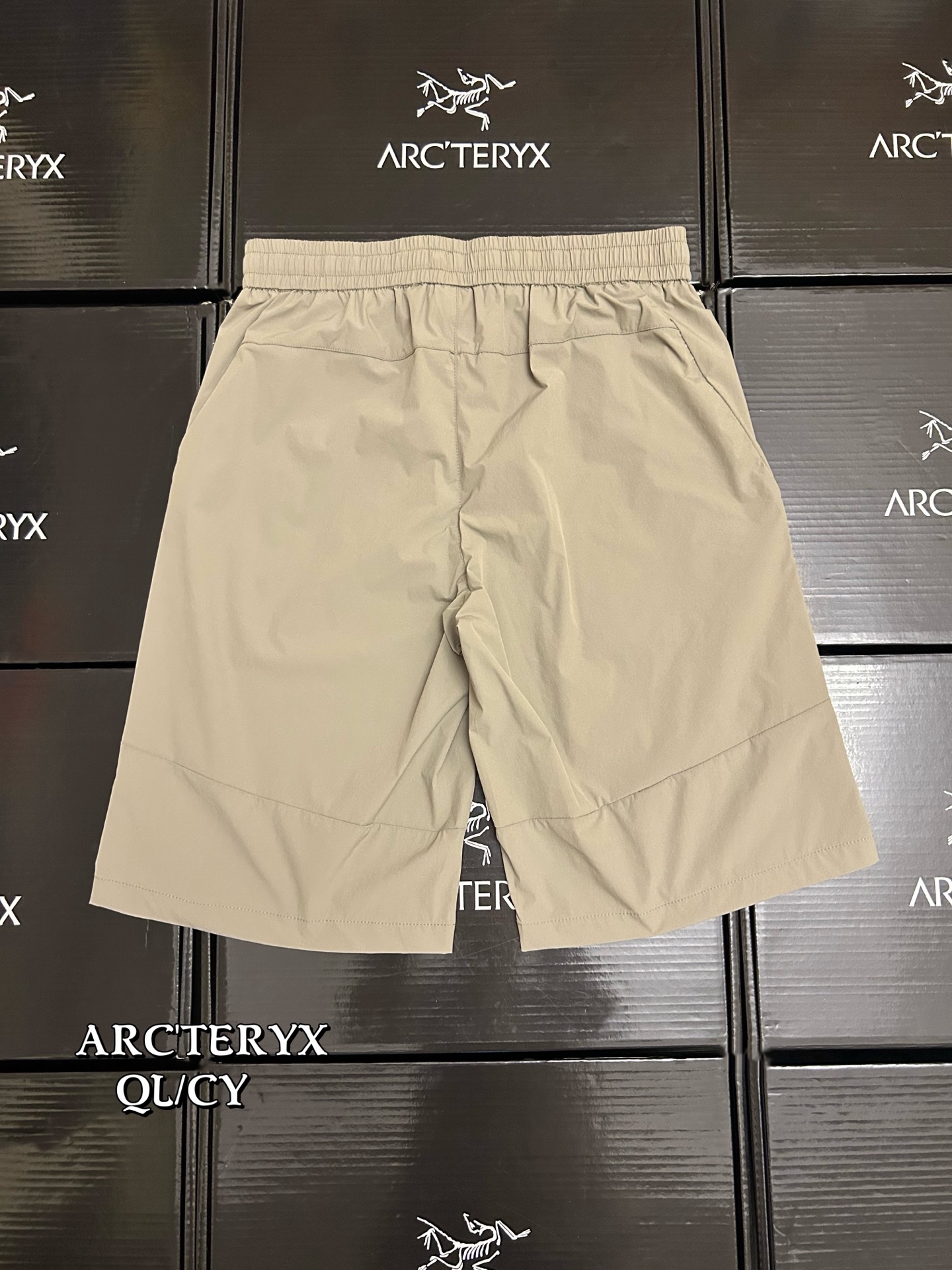 Arc'teryx ARC'TERYX始祖鸟户外轻量男款速干弹力耐磨软壳短裤 百灵刺绣版本 把户外感穿进日常