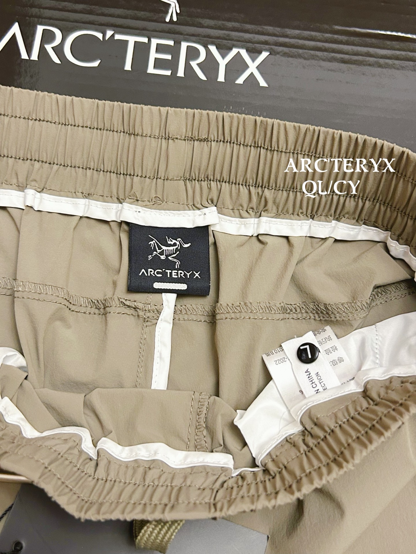 Arc'teryx ARC'TERYX始祖鸟户外轻量男款速干弹力耐磨软壳短裤 百灵刺绣版本 把户外感穿进日常