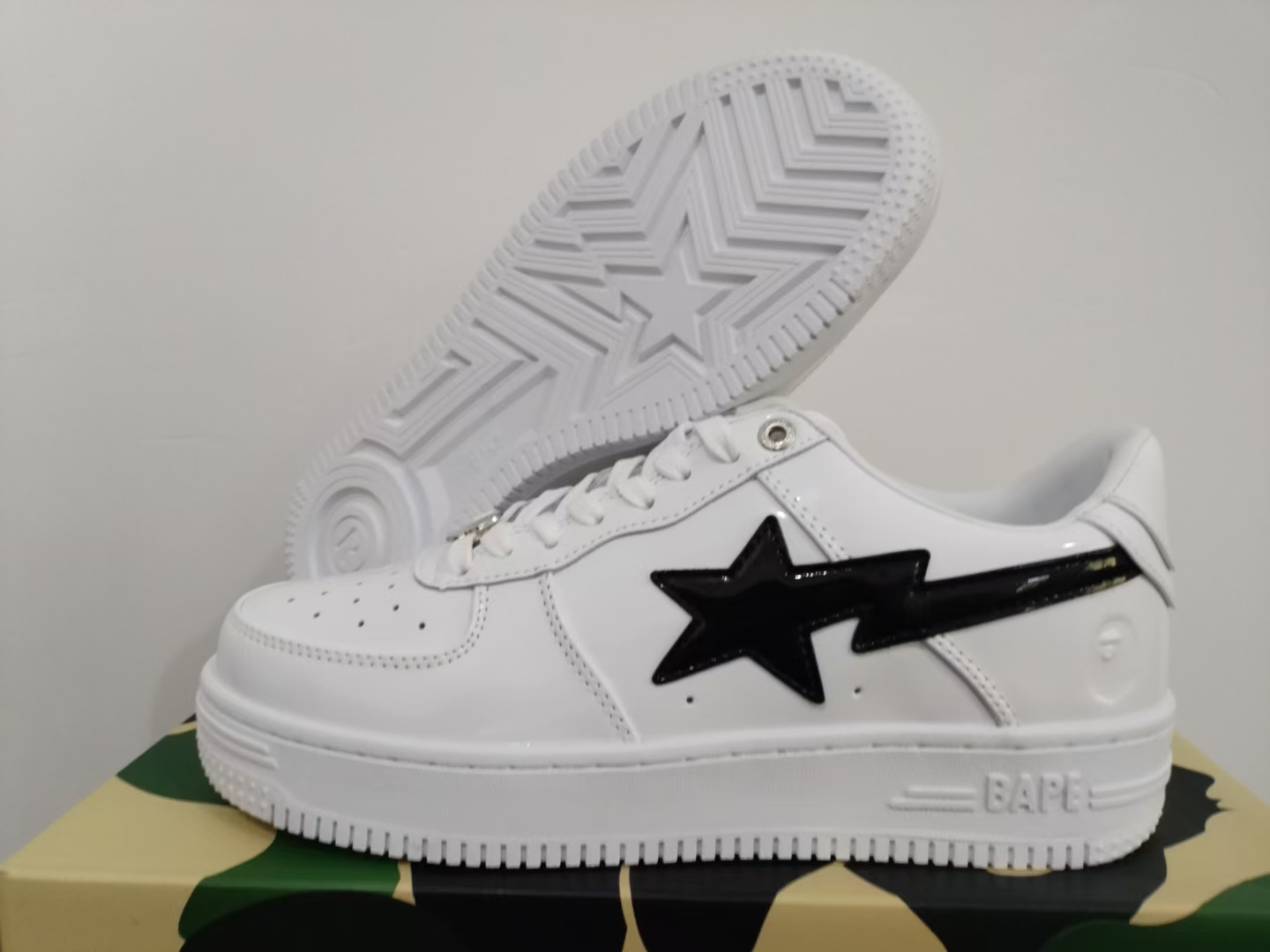 新配色更新
放💰140头层
Z2真标版本Bape x Nk Air Force 1'07 Low *A BATHING APE * "新配色" Nigo品牌 猿人头 空军一号低帮休闲板鞋 
原楦原纸板 纯正版型 高清洁度 内置全掌气垫
尺码：36-46带半码