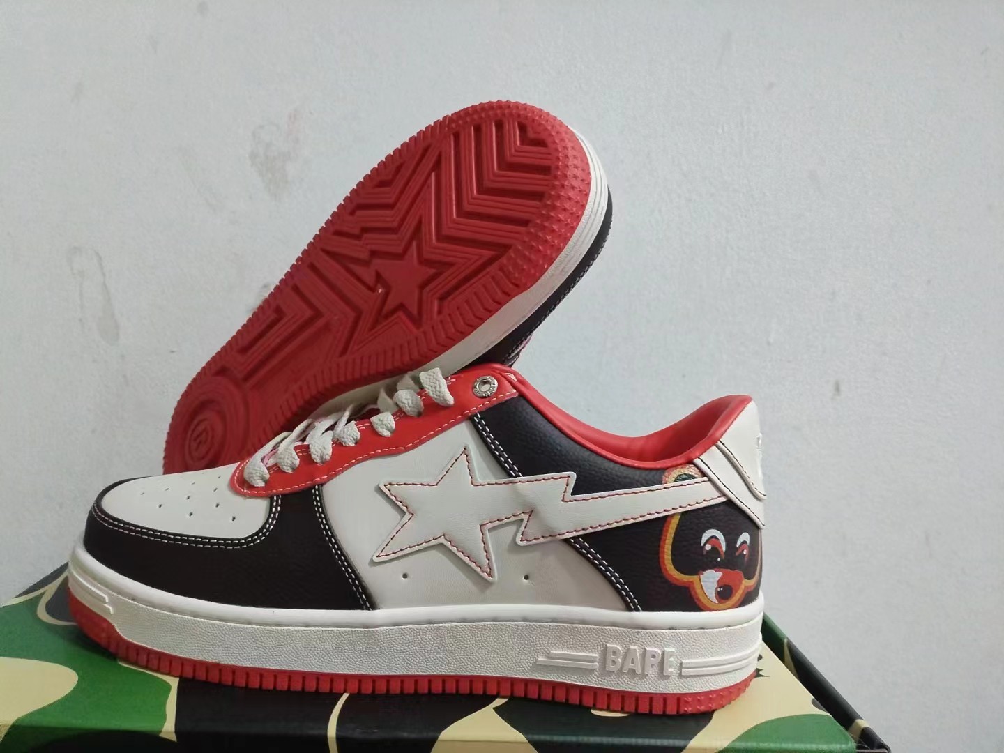 新配色更新
放💰140头层
Z2真标版本Bape x Nk Air Force 1'07 Low *A BATHING APE * "新配色" Nigo品牌 猿人头 空军一号低帮休闲板鞋 
原楦原纸板 纯正版型 高清洁度 内置全掌气垫
尺码：36-46带半码