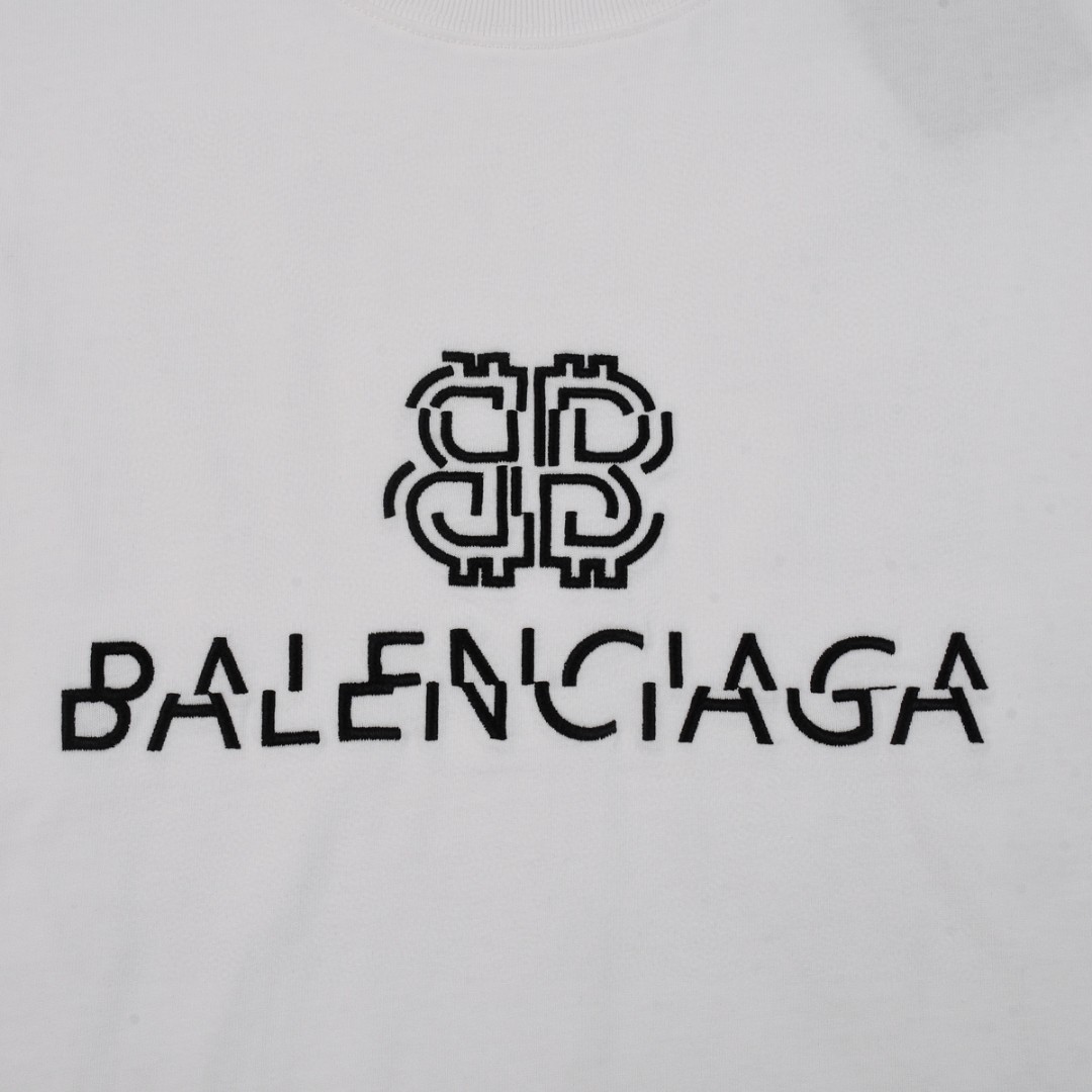 Balenciaga/巴黎世家 25ss 错位字母刺绣短袖 胸前是经典的logo