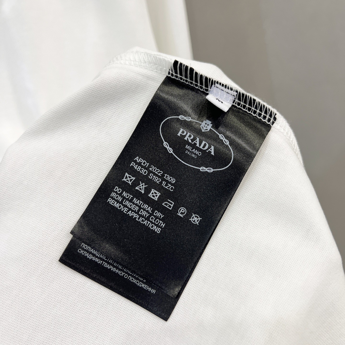 Prada/普拉达 25ss 镭射胶印三角短袖