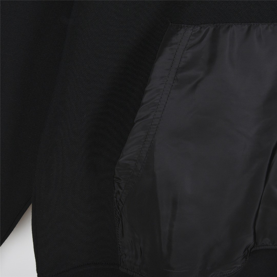 Prada普拉达 25Fw 经典领口缝线三角标尼龙袋鼠口袋连帽卫衣黑色-Chinese UA Cheap High Quatity Brand Clothes Bags handbags Sneakers wholesale wholesaler seller from China Factory suppliers Fashion Clothing Shoes best Quality Beautiful Price Prada普拉达 25Fw 经典领口缝线三角标尼龙袋鼠口袋连帽卫衣黑色