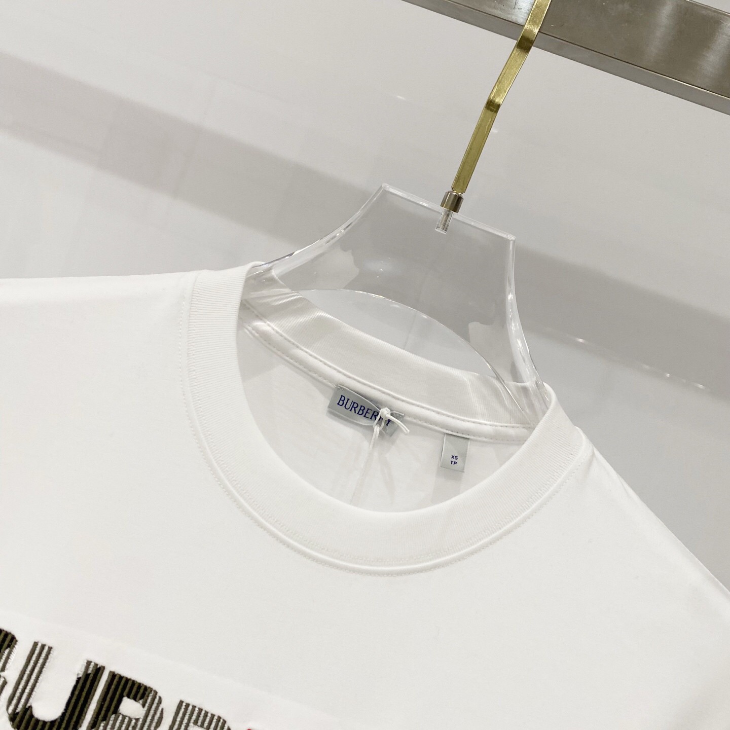Burbberry巴宝莉2026新款立体刺绣字母logo短袖T恤-Chinese UA Cheap High Quatity Brand Clothes Bags handbags Sneakers wholesale wholesaler seller from China Factory suppliers Fashion Clothing Shoes best Quality Beautiful Price Burbberry巴宝莉2026新款立体刺绣字母logo短袖T恤