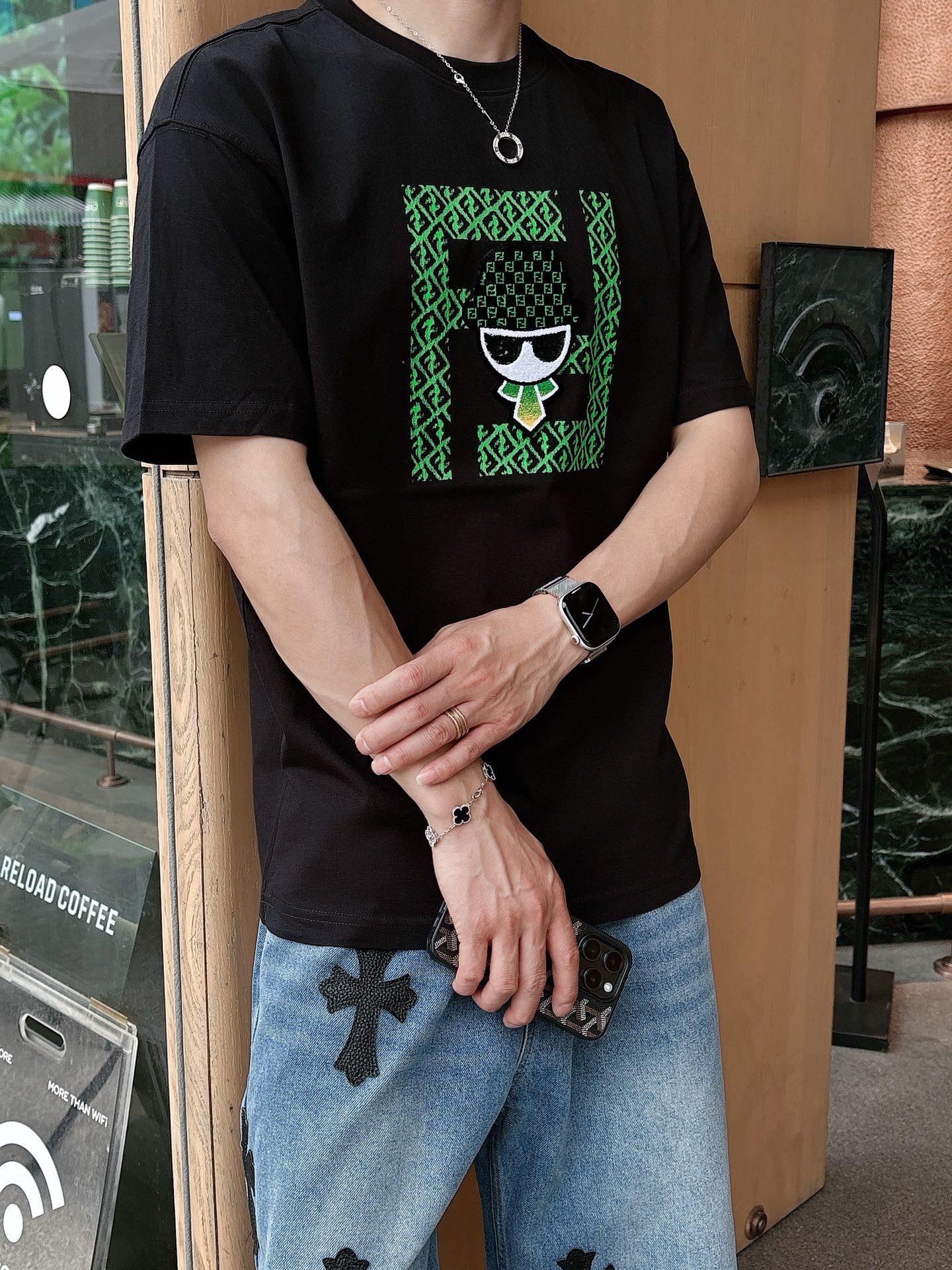   
FD 25SS春夏新款首发专柜最新款短袖圆领T恤 高端订制 设计前卫时尚！品牌logo重工艺设计 