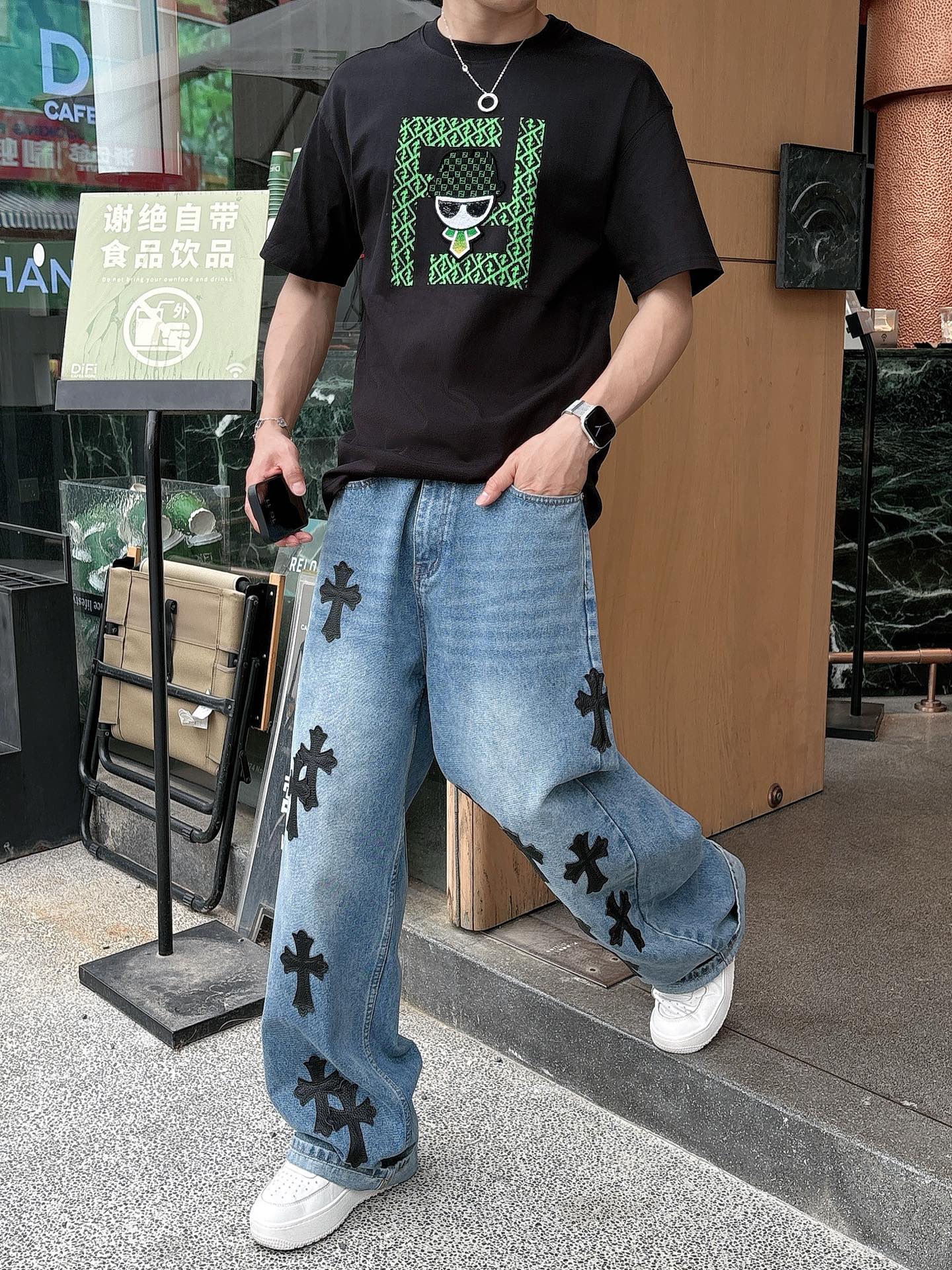   
FD 25SS春夏新款首发专柜最新款短袖圆领T恤 高端订制 设计前卫时尚！品牌logo重工艺设计 